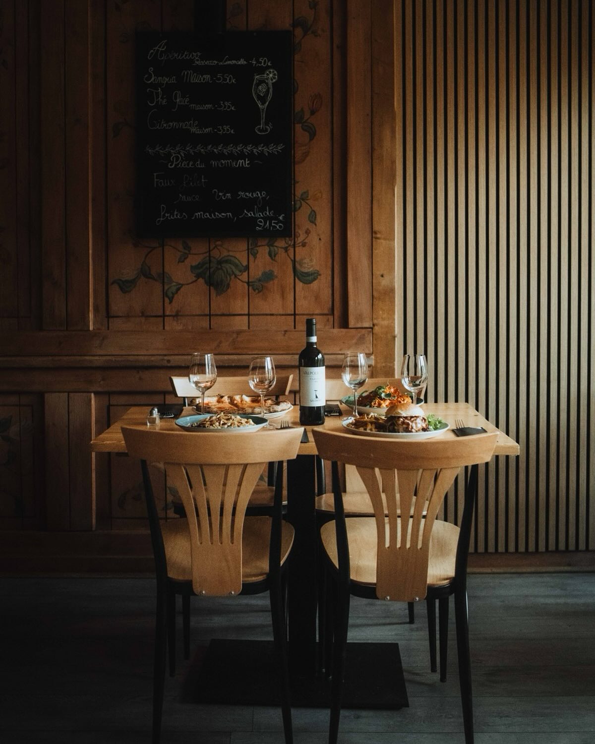 Dernière soirée ce soir 🌙 et dernier midi demain 🌞 avant les vacances !
L’Eterle ferme ses portes pour une petite pause bien méritée 🏔️✨
Venez profiter une dernière fois de notre cuisine et de l’ambiance de la maison ❤️
#LEterle #SaintGervaisLesBains #DernièreSoirée #DernierService #AmbianceMontagne #VacancesBienMéritées