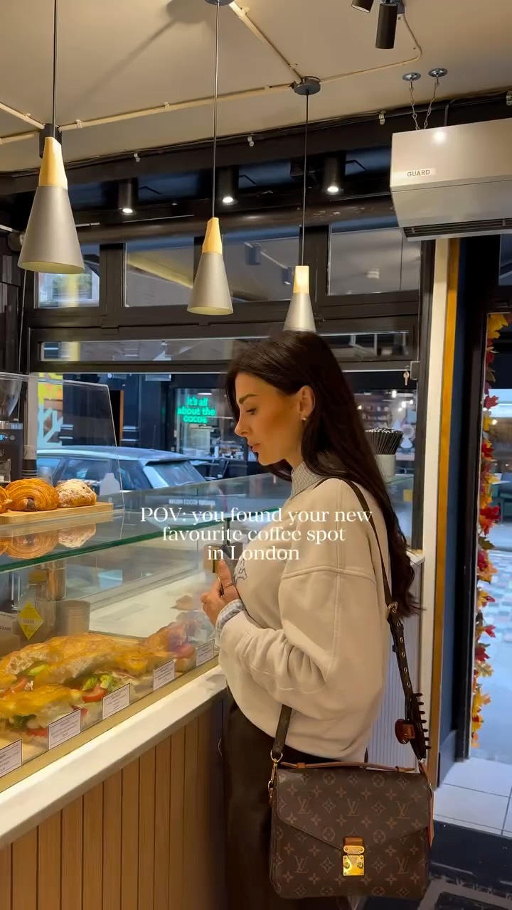 📍Amelia — located on Monmouth & Bedford Street, right in the heart of Covent Garden ☕️🤎