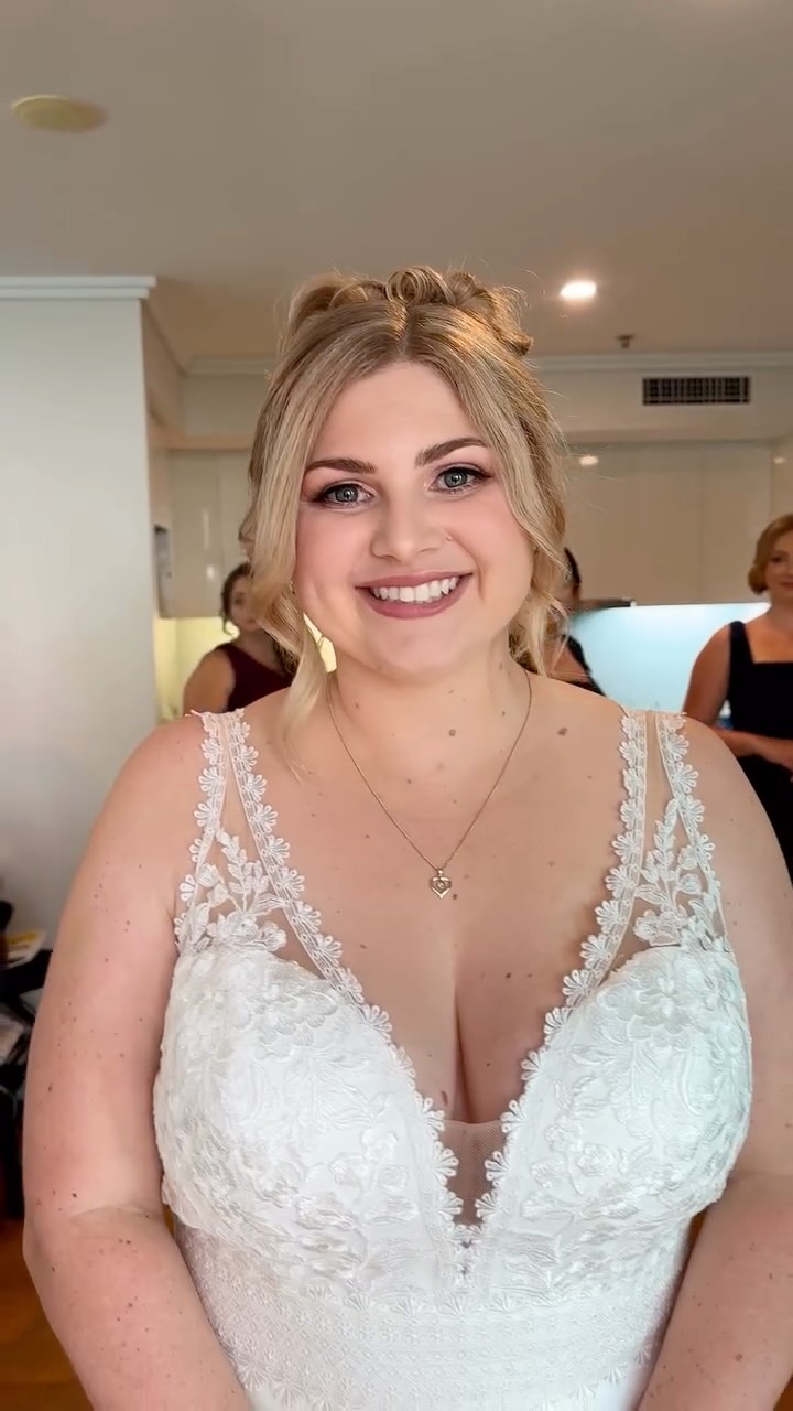✨ S H A N N A N ✨
Such a beautiful lady inside and out 🤩🤍
It was such a pleasure getting Shannan and her girls ready for her magical wedding at the stunning @thelittlelaneway in Brisbane.
Thank you Shannan and your lovely bridal party for a wonderful day! 🤍
#velbellabride #airbrushmakeup #velbellaairbrushmakeup #bridalmakeup #brisbanemakeup #brisbanemakeupartist #velbellaairbrush #brisbanebrides #brisbanewedding #brisbaneweddings #bridemakeup #bridehairstyle