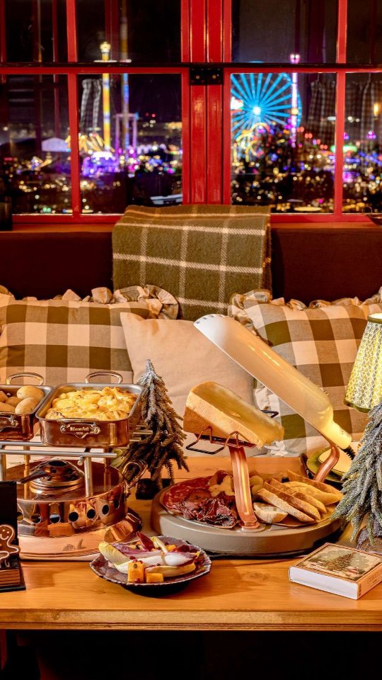 🚠 The whimsical pop-up dining experience – Feast Off-Piste is returning to @the_berkeley Rooftop this Winter
⠀
From Thursday 13th November, glittering ski-lift gondolas will once again perch atop London, offering breathtaking views over Winter Wonderland and magical Knightsbridge
⠀
Prepare to savour a festive alpine feast with Swiss raclette, truffle-infused tartiflette, chocolate fondue, and gingerbread s’mores – all enjoyed in a cozy après-ski setting, cocktail in hand
⠀
➡️ Get in touch with our Luxury Travel Specialists on +44 746 786 23 53 | reservations@serenitymiles.com