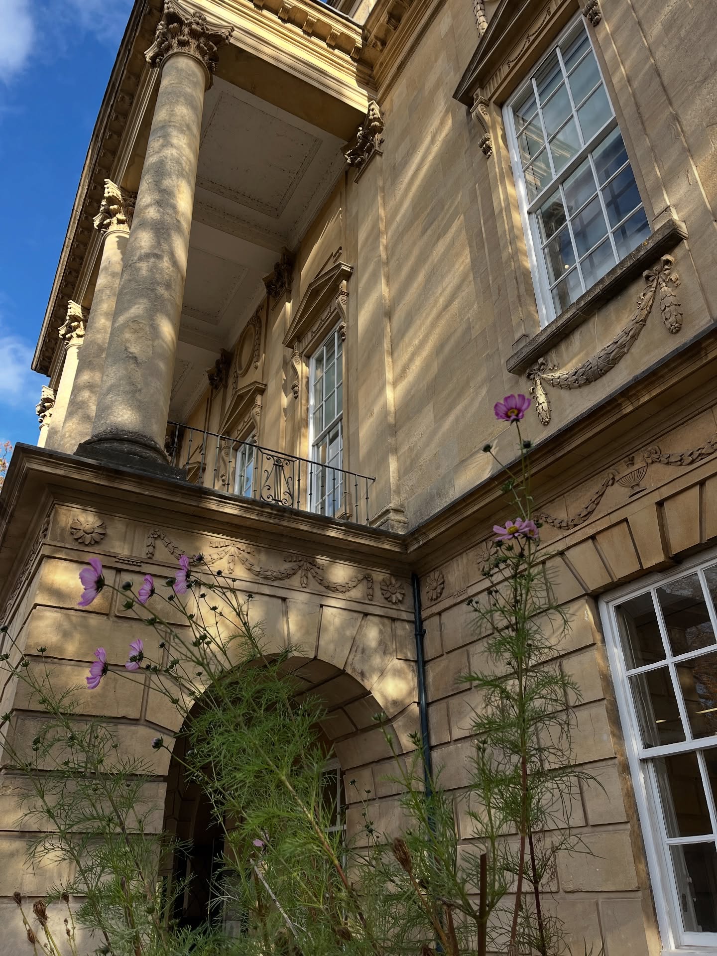 Landing in Bath 🛁
Autumn light, lots of walks, scrunchy leaves, grounding, eating, slowing down for Winter 🍂 ✨
#bath #somerset #bathuk #autumn #slowliving #englishcountryside #autumnvibes🍁 #autumntrees #bathuk #coffeeinbath #outdoorliving