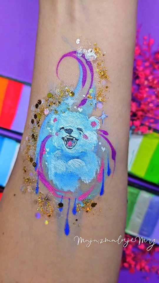 Mój TIP na uzyskanie lekkości wzoru 👇🏻
Zero konturowania. Zero problemu 🤍
Pół żartem, pół serio. Jeśli świadomie zrezygnujesz z konturowania nikt pewnie nawet nie zauważy! 😄
To nie jest brak umiejętności.
Jesli świadomie rezygnujesz z konturów możesz osiągnąć zachwycające efekty. Jak to zrobić?
Zobacz jak niedużym kontrastem otworzyłam pracę. Dodałam bardzo jasne detale, jako futerko. Praca nie jest rozmyta, a zyskała delikatny efekt 3D
Lubisz konturować prace?