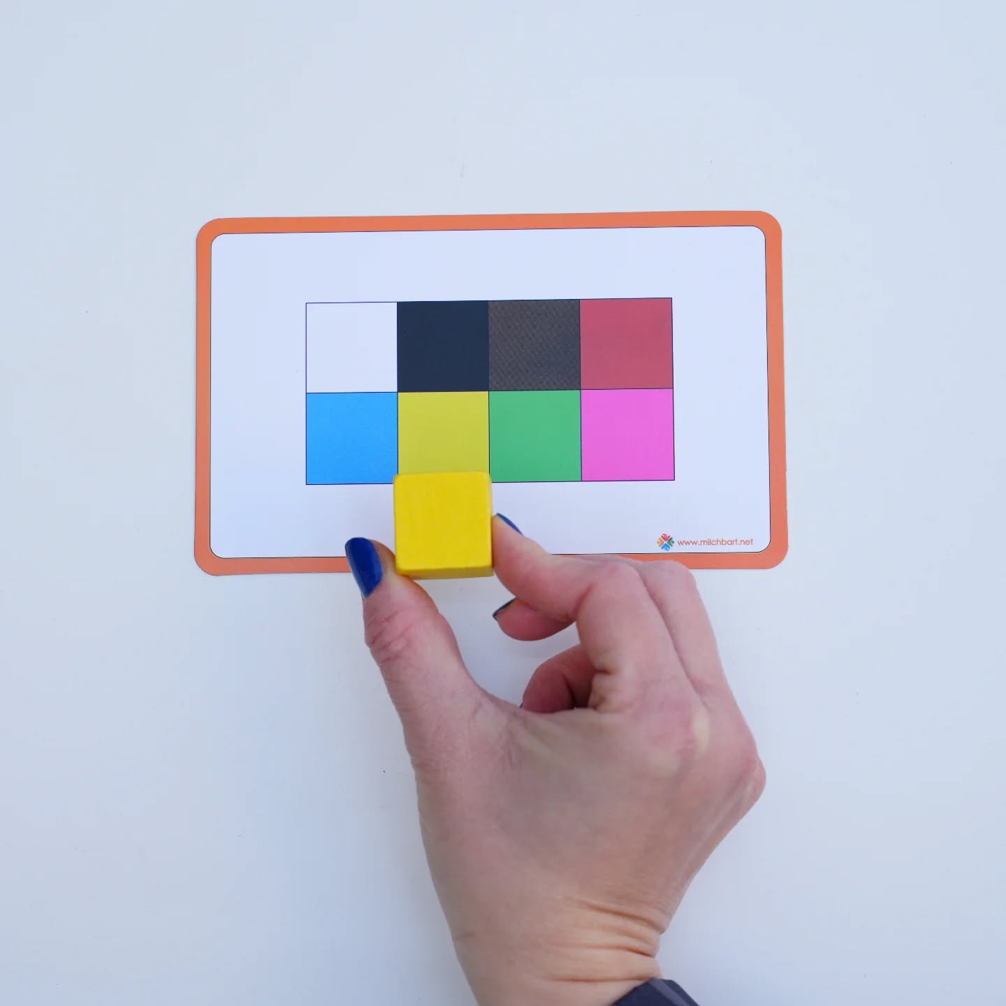 Our Smart Cubes set comes with 20 wooden cubes / 10 different colours, 20 double-sided cards (40 tasks), 1 wood card holder. The patterns on the orange side of the task cards can be achieved by placing the cubes on the card; the patterns on the turquoise side of the task cards can be designed 3D. Our cubes are made of pure natural wood, are non-toxic and tasteless, contain no harmful substances, can be recycled and are very environmentally friendly. The surface of the cubes is smooth, without barbs, and children can use it safely. The corners of the cubes and the task cards are all rounded, without any points or sharp edges.
It can be played independently or in a small group taking turns. Smart Cubes can support learning individually as well as learning how to take turns, cooperate, and share.
Each cube is 2.4cmx2.4cmx2.4cm.