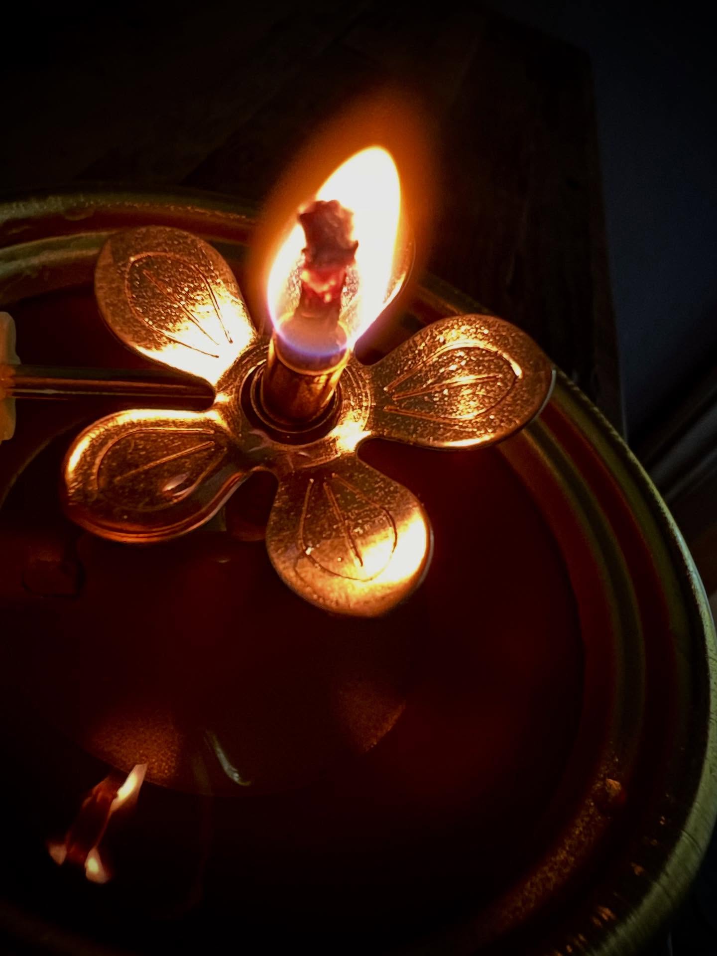 Trataka.
When the daylight slips away every day,
When the bite in the breeze gets stronger,
When the leaves finally let go,
When modern life refuses to surrender,
When the schedule continues on past dark,
When dinner time feels like midnight,
When your body begs for a rest,
When your mind needs love…
Trataka.
#ayurveda #vataseason #calmmind #meditation #rest #calmyourmind #mentalhealth #brainfood #season #fall