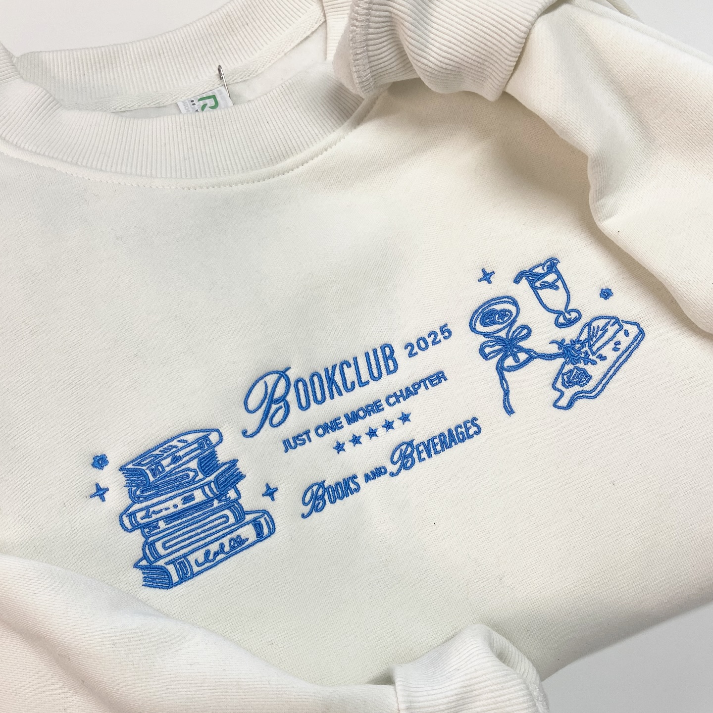 #bookclub matching jumpers 😍
📸 custom embroidered crews for @themelissawaldron
@ramocollection unisex oversized crews in off white
Designed easily using our online designer tool -
choose garment 👉🏼 upload logo 👉🏼 process order via check out 👉🏼 Team OSM brings your order to life
#perthsmallbusiness #perthwomeninbusiness #perthsmallbusinesses #perthcreative #perthcreates #customembroidered #embroideredsweatshirt #embroideredclothing #custommerch #brandedmerch #brandedmerchandise #bookclubofinstagram