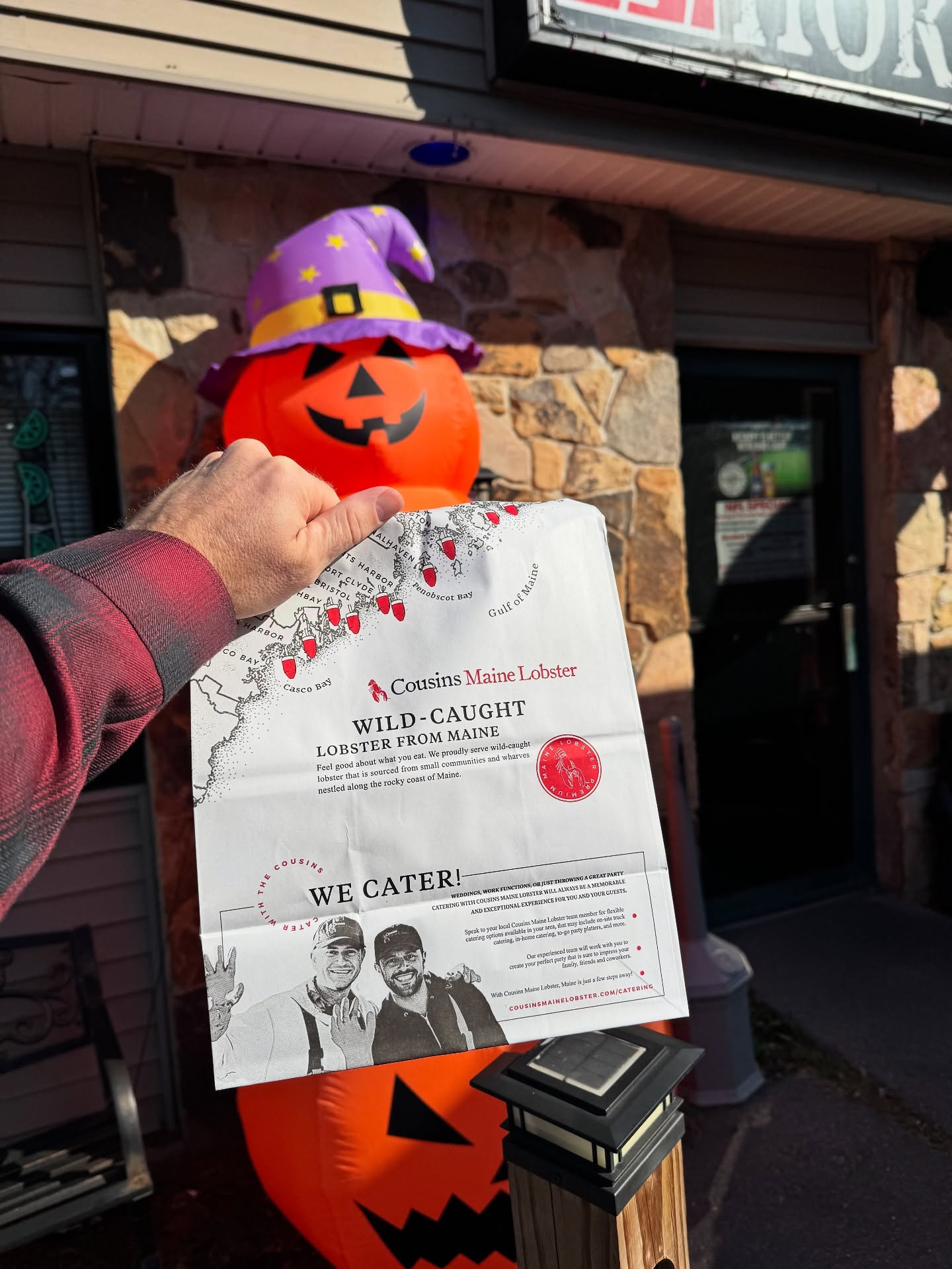 Stop down and start your Sunday fun day off right with some @cousinsmainelobster and football! 🦞 🏈