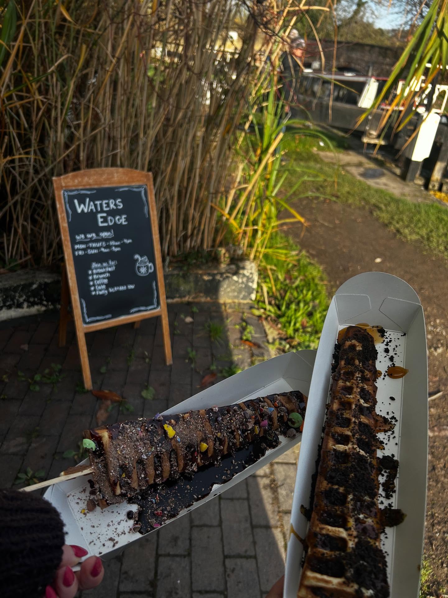 Sunday plans = waffle sticks + winter walks 💙
Come warm up with us this Sunday! We can’t wait to welcome you
🕣Open till 5PM