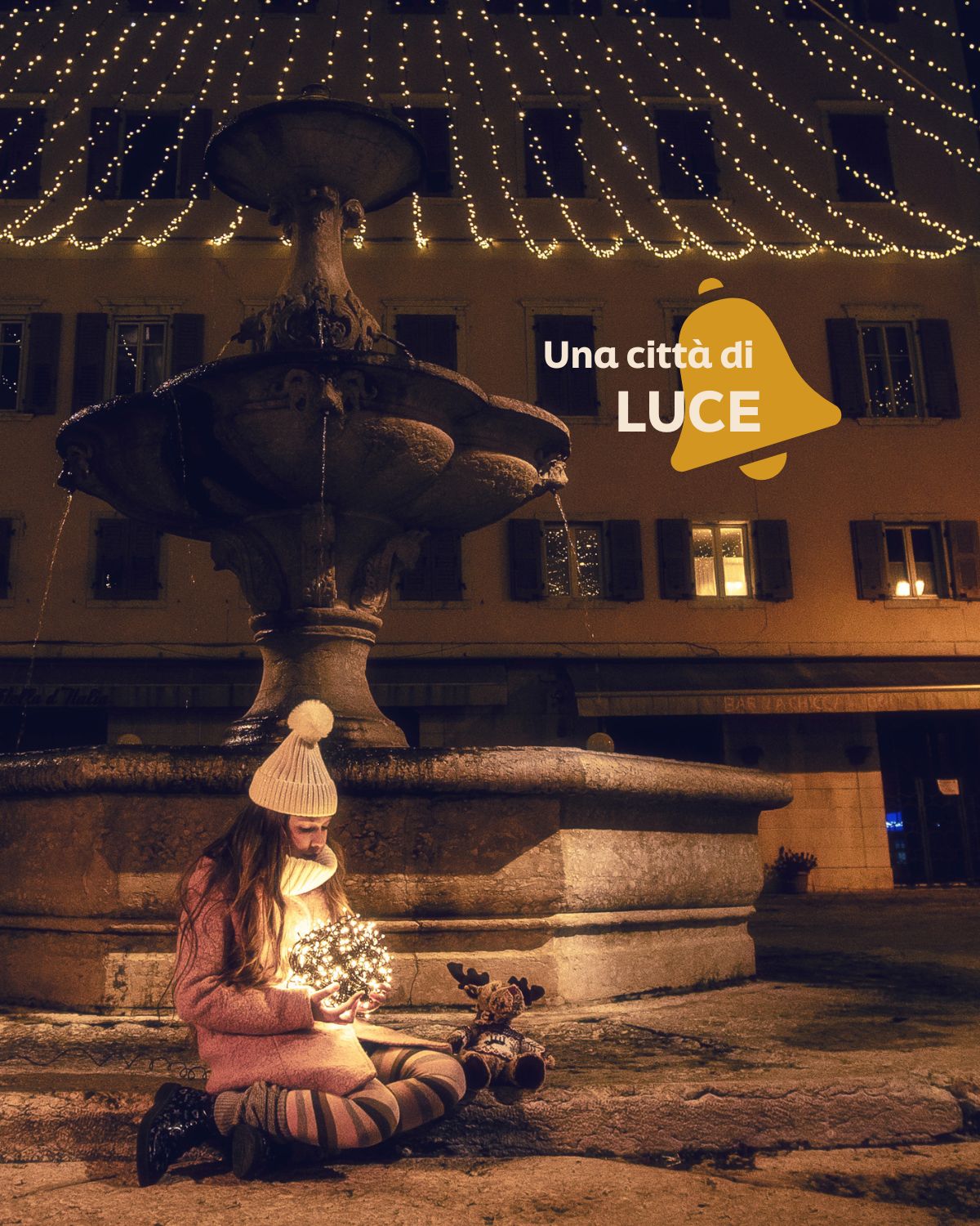 Sotto le luci della città vestita a festa, sorrisi e risate 🤍
Il Natale è dei Bambini 🧸🎀 di chi riscopre con ingenuità autentica la felicità della neve, delle stelle, del calore, dei rintocchi che si sollevano fino al cielo.
🗓️ Dal 21 novembre al 6 gennaio
Apri gli occhi, scopri la magia 🌌
#visittrentino #visitrovereto #natalerovereto #natale
@visittrentino @visitrovereto @roveretoincentro @confcommercio_vallagarina @comunerovereto @dolomitienergia @bts_bancatrentinosuedtirol @fondazione.caritro