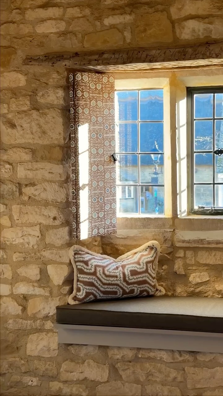 Nestled in Broadway village, House of George combines timeless Cotswold charm with modern comfort.
Dine at Moda, where Head Chef @jamesotwilson creates seasonal tasting and à la carte menus inspired by the Cotswolds’ finest produce.
Stay a while, unwind fireside, and enjoy thoughtful dining in restful surroundings.