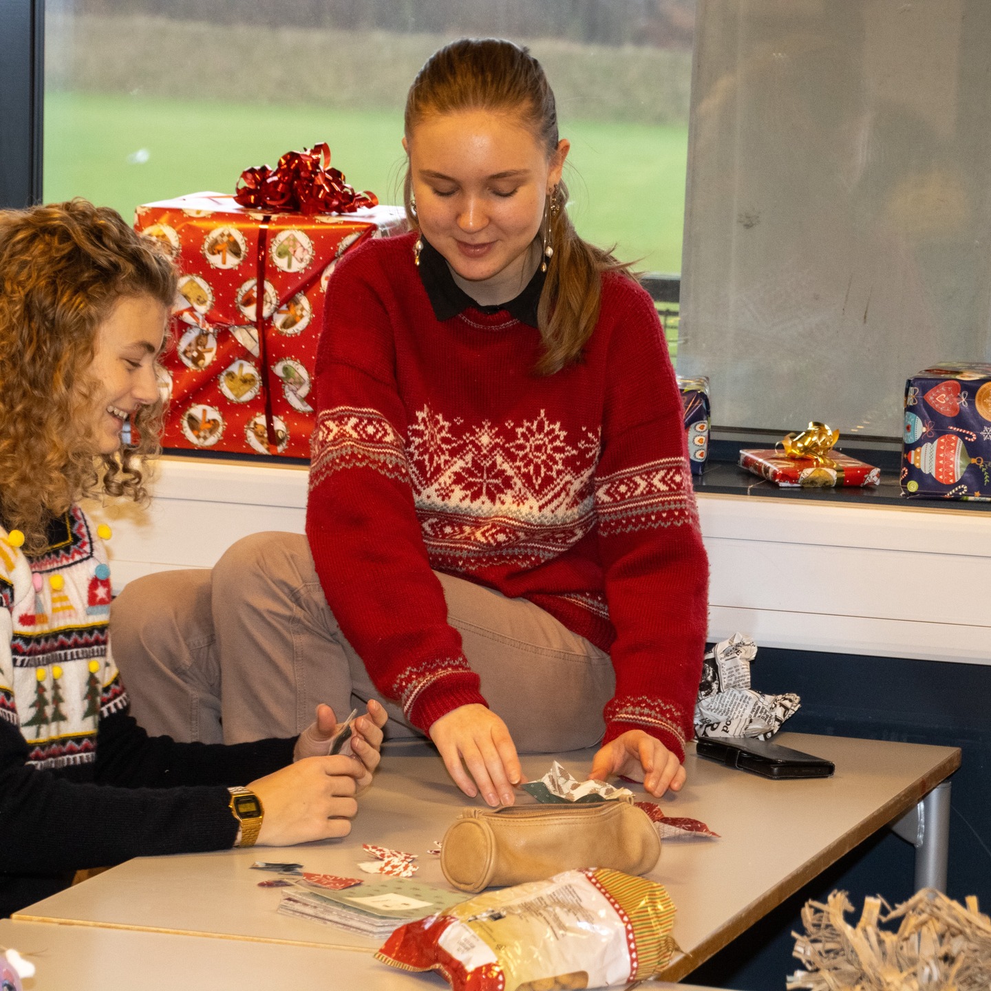 Juleoppyntningskonkurrence & Julecafé på EG
Fredagen stod i julens tegn, da klasserne gik all-in i årets juleoppyntningskonkurrence!
Efterfølgende åbnede årets julecafé, hvor hyggen fortsatte med god musik✨
(se flere billeder på Facebook)
