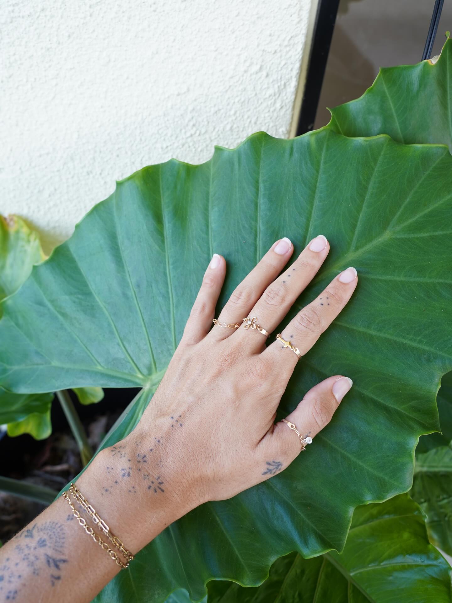 New permanently jewelry option ~ rangles !!
In love with these cute little customizable rings. Pick your connector and/or charm , ring size, gold or silver. So fun!!
Schedule through the site ⚡️