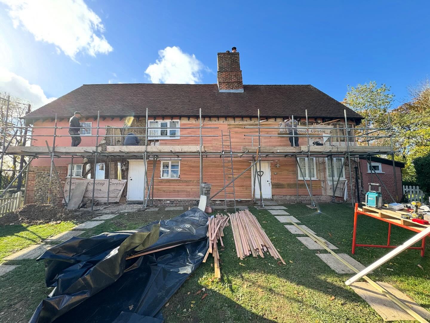 ⭐️Rear elevation erected on this period property to allow our client to apply a new render finish. Lots booked in already for next year for this client⭐️ #scaffolding #essex #suffolk #business #scaffoldingcolchester