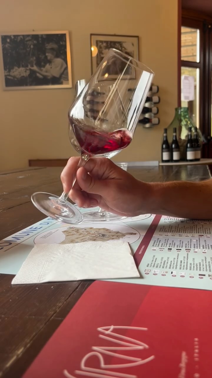 Visit one of our favourite wineries with us ~ Virna Borgogno in Barolo 🍇 Italy 🇮🇹
@virnaborgognowinery
🍷 Founded in 1950 by Enrico Borgogno
🍷Now run by the two sisters, Virna & Ivana
🍷Virna became the first woman in Italy to earn the official title of enologo
Proud to bring their delicious wine to Leuven 🍇
Selected by @whoowine
.
.
.
.
.
.
#leuven #cappuccino #komfortleuven #vaartkom #coffee #coffeeandwine #komfortcoffee #mokcoffee #barolowine #barbarescowine #barbaresco #nebbiolo #lange #italy #virnaborgogno #winecountry #barbera