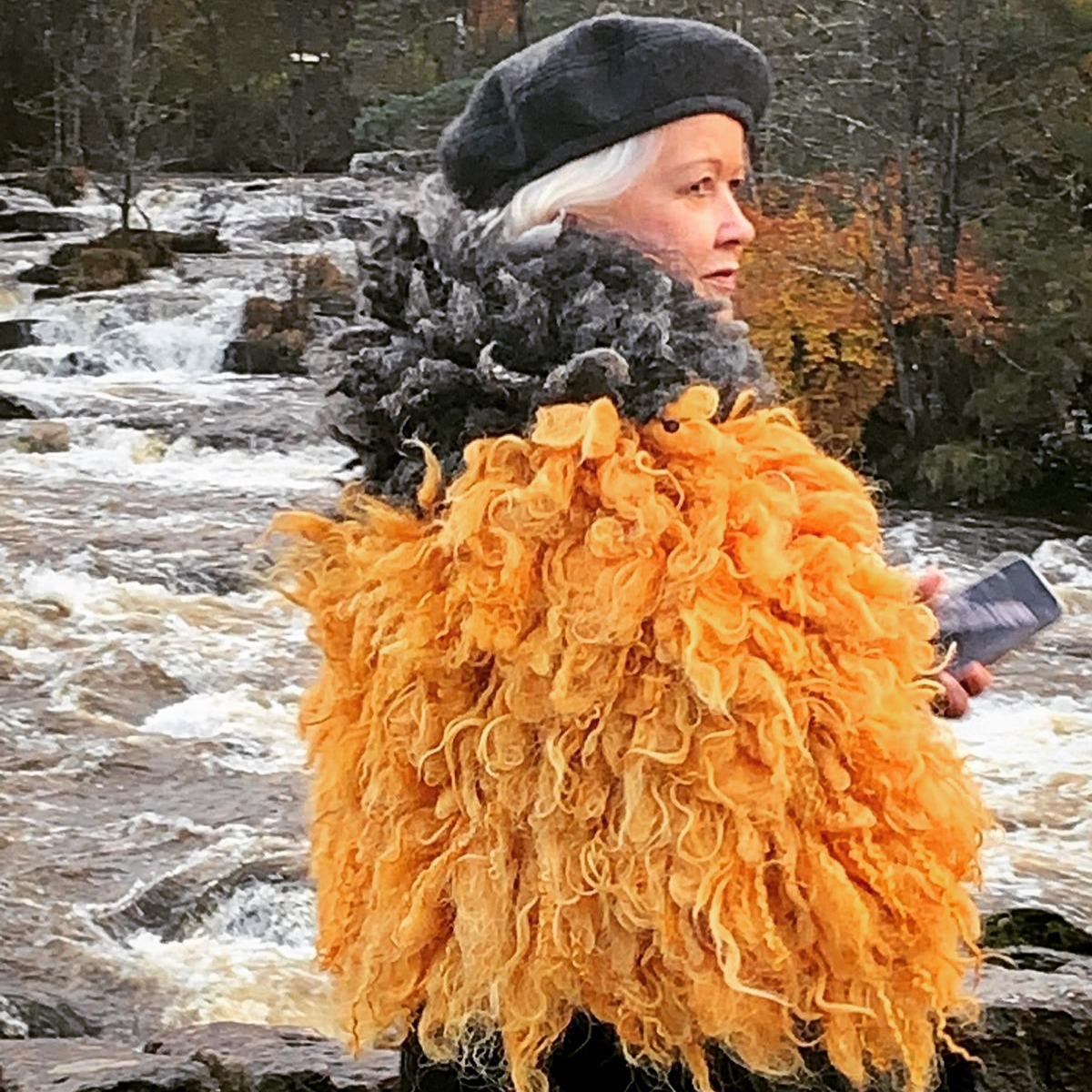 We can't get enough of this beautiful photo sent by our lovely customer in Kilcreggan, who snapped up my latest short "minfeldur" last week! The cloak looks just the part amongst the autumnal colours of the South Highland glens, and all the more stunning on such a glamorous model!
#weaver #weaving #weaversofinstagram #fibreart #fibreartist #slowcraft #traditionalcraft #scottishwool #sustainablecraft #recycledwool #vikingcloak #vikingcraft #vikingweaving #varafeldur #vikingreenactment
