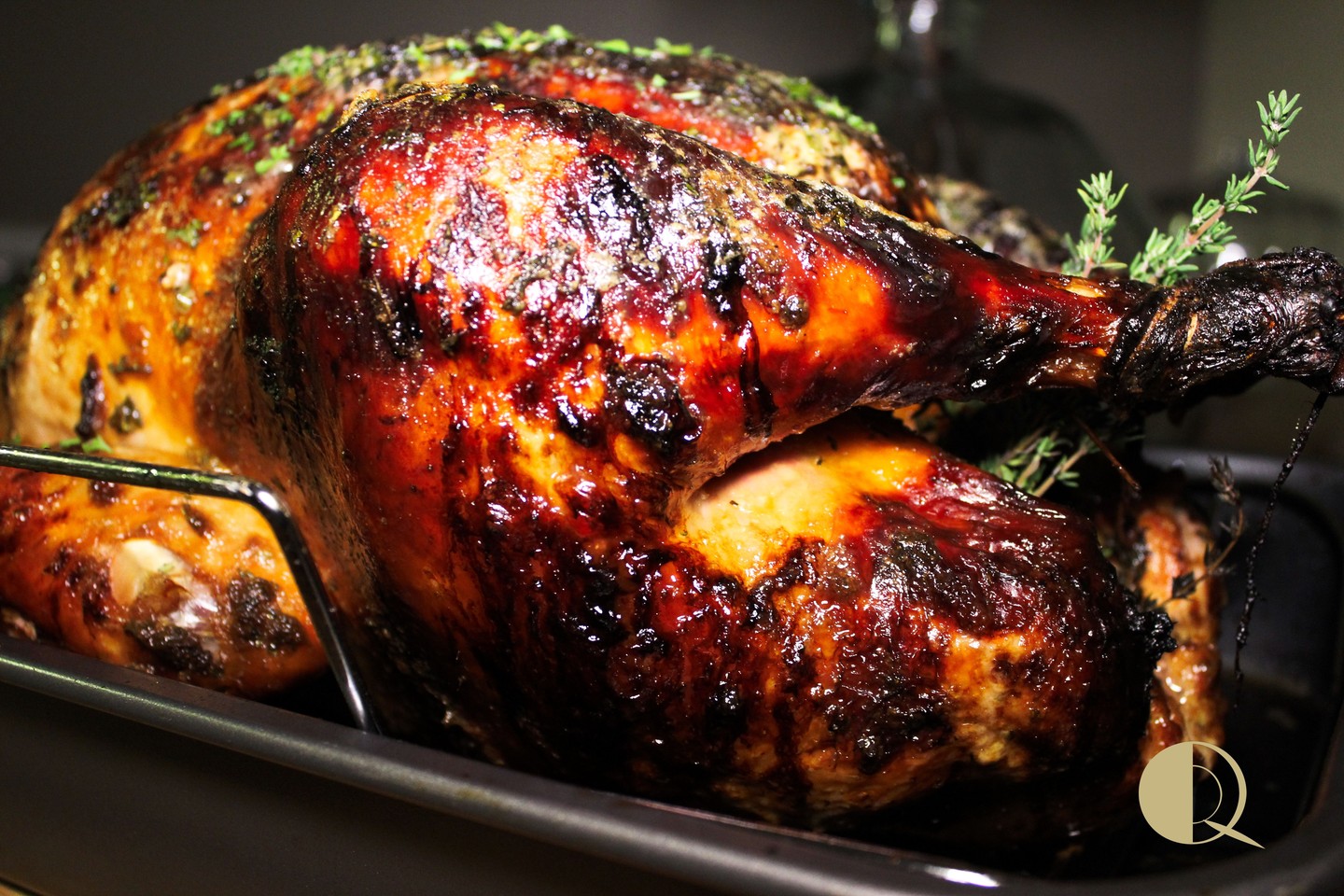 If your goal is to spread joy this Thanksgiving, consider gifting a Q-Meal to someone dear. Whether you select a juicy turkey, a variety of side dishes, or a full meal package, we have exactly what you need to elevate their holiday experience. Let us help you share the warmth and gratitude of the season with those you hold dear. #qzeens #thanksgivingbyqzeens #holidaycheer #familydinner #givelove