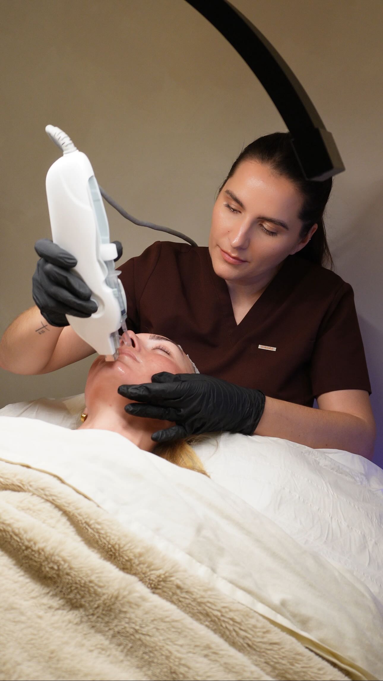 You don’t need injectables for glass skin, this treatment does it all 💧👆🏻
Let’s talk Mesotherapy. The treatment that gives you glassy, plump and hydrated skin 😍
Using the latest micro-tip transdermal tech, Mesotherapy delivers a powerful SMART serum, think hyaluronic acid and peptides deep into the skin, no needles needed. 👏
Want that EXTRA glow? Pair it with a dermaplane for the ultimate smooth, radiant finish. ✨
DM us ‘Mesotherapy’ to book or find out more 💧
#mesotherapy #skinrejuvenationtreatment #medispauk #glassskin #glowyskin #skingoals #surrey #woking #clinic #beauty #skin #salon