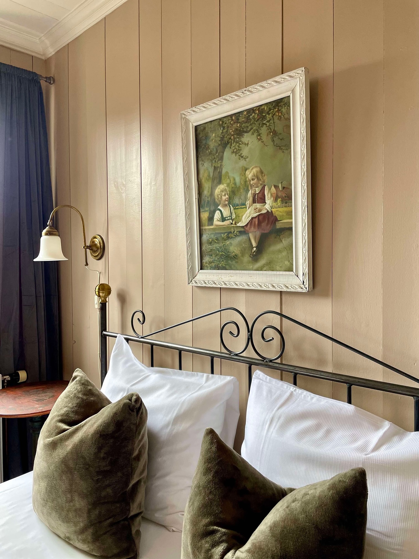 Velkommen til et hyggelig opphold på Kleivstua. Nyt god mat, sjarmerende rom og roen i Krokskogen.
#kleivstua #kleivstuahotell #møtestedetpåkrokskogen