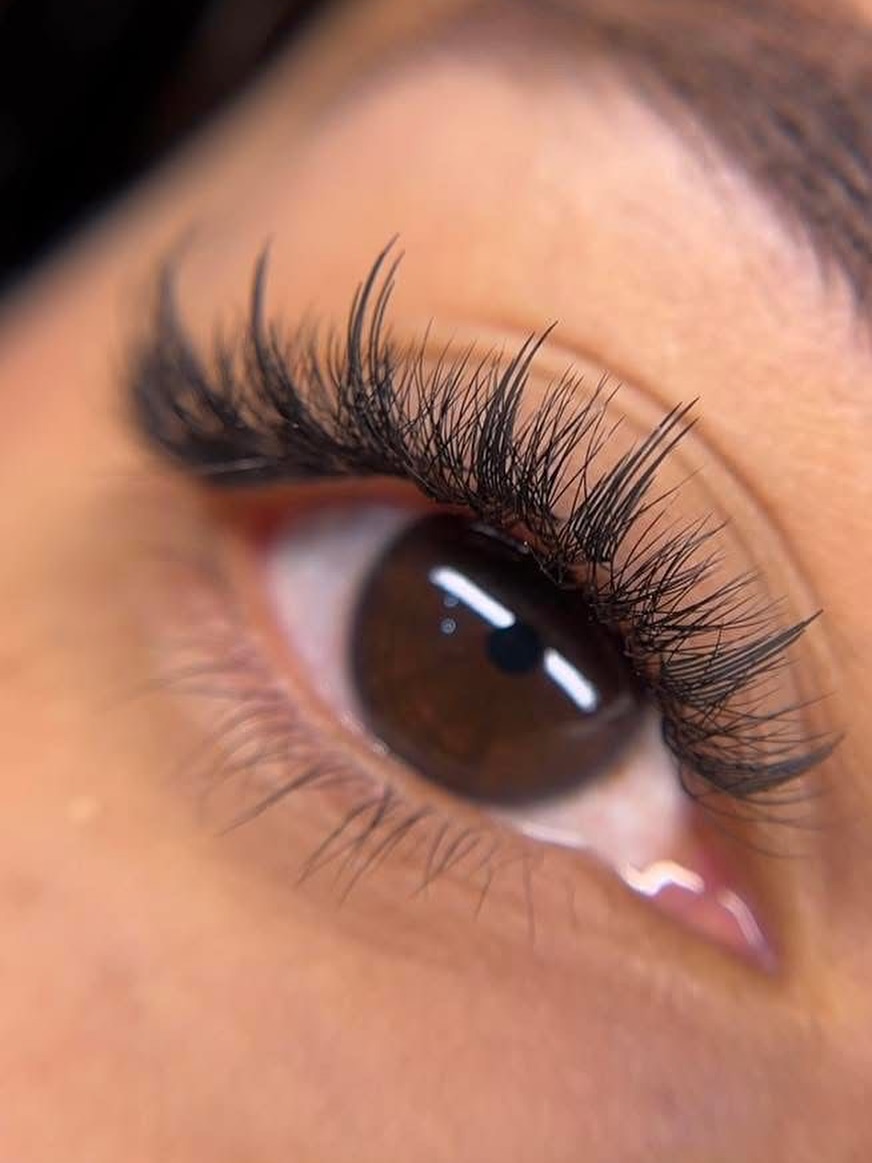 Lash Appointments available everyday except Tuesdays! โ
๏ธ๐ป
