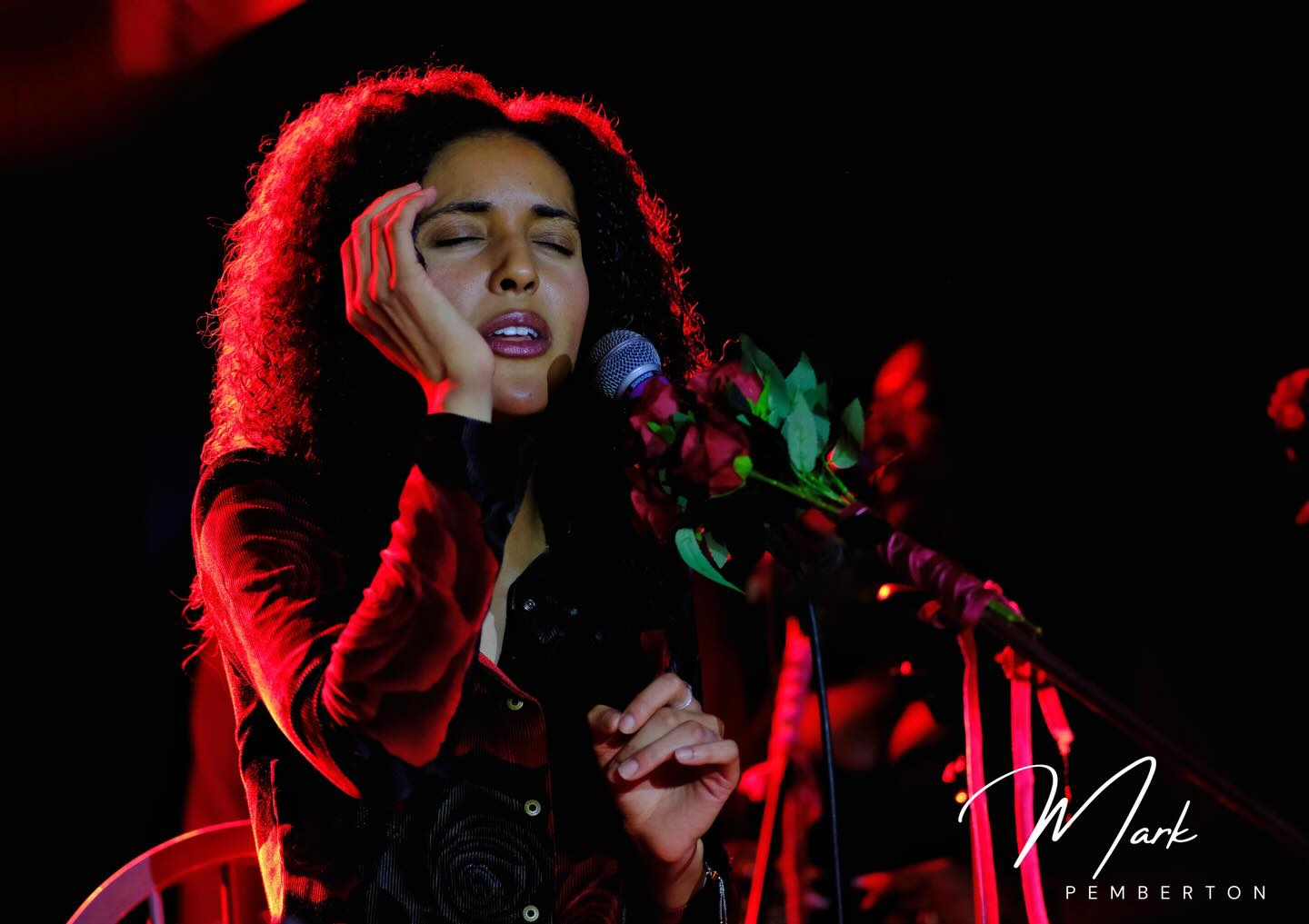 This was my favourite shot from Saturday night’s performance from @dannielladee , didn’t even have to edit this one..straight out of the camera #gigphotography #gigphotographer #gigphotographyuk #dannielladee #livemusicphotography #femalesingersongwriter #visitcoventry