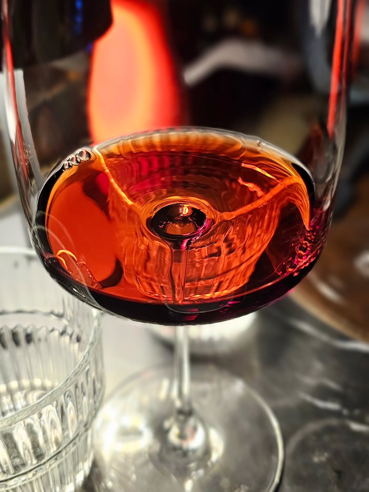 INFERNO. Don't worry, it's heavenly! It gets its name from the incredibly steep, sun-baked terraces where the grapes grow. 🥵
The result? A wine that's surprisingly elegant, with classic rose and cherry notes, but with a rustic, mineral core. It’s "heroic viticulture" in a glass!
@rainoldiwines
#Nebbiolo #Valtellina #Inferno #ValtellinaSuperiore #Chiavennasca #ItalianWine #AlpineWine #Barone1889 #HeroicViticulture #Lombardy #ItalianAlps #RedWine #Winestagram #WineLover