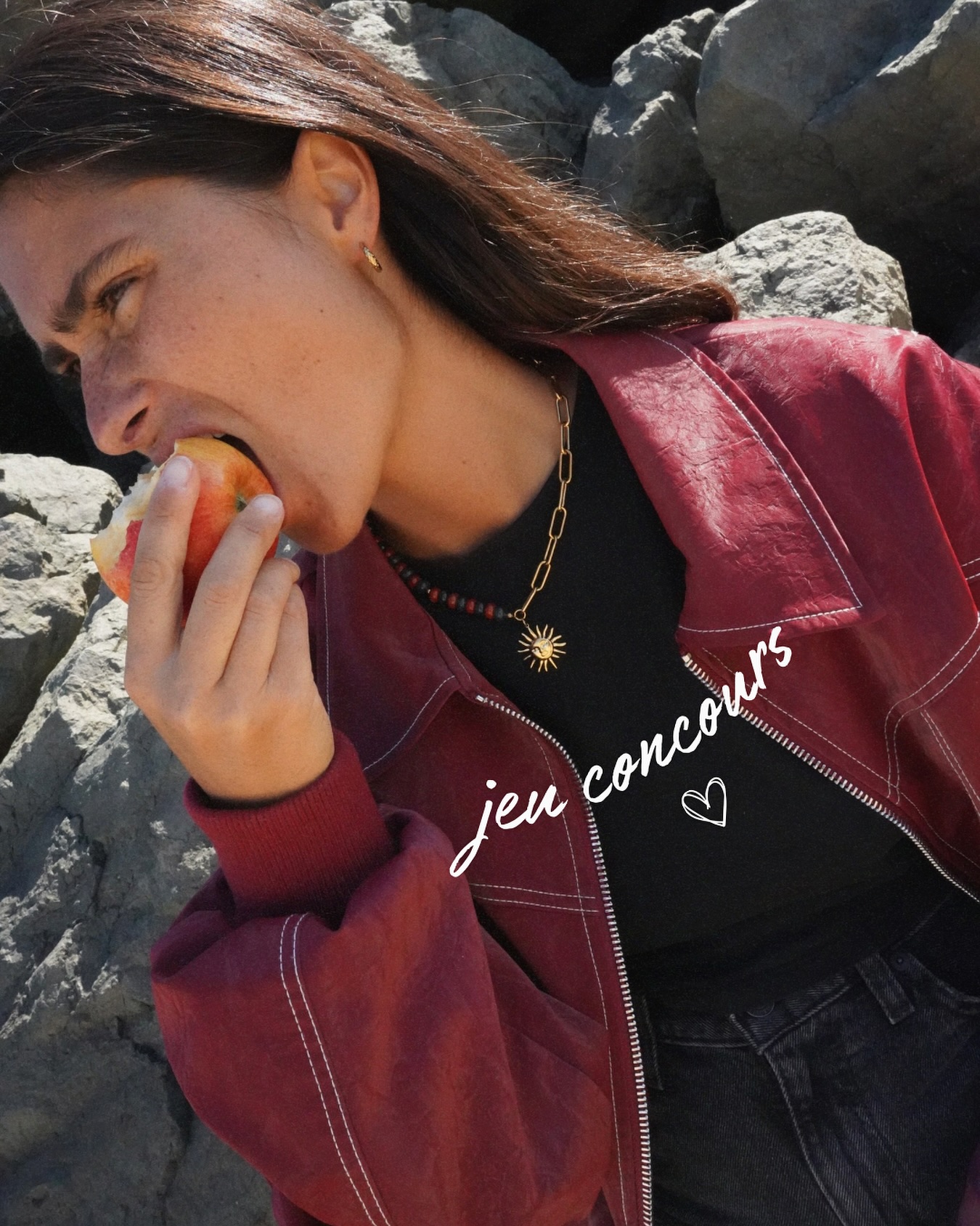 ✨JEU CONCOURS✨
On est bientôt 6 000 abonnés ici 🥹 Alors pour vous remercier, j’avais envie de vous faire gagner un collier personnalisable !
Le ou la gagnante pourra imaginer son bijou de A à Z :
choisir sa chaîne, ses pierres, et son pendentif parmi un large choix : un bijou 100 % unique, à ton image 🌞
Pour participer :
1️⃣ Suis notre compte
2️⃣ Like ce post 💛
3️⃣ Identifie 2 ami(e)s en commentaire
4️⃣ (Bonus) Partage le post en story pour augmenter tes chances
Le concours se terminera dès qu’on atteindra les 6 000 abonnés ! 🐚
Résultat annoncé en story le lendemain !
Bonne chance à toutes & tous 🌼
et merci du fond du cœur pour votre soutien depuis le début 🧡