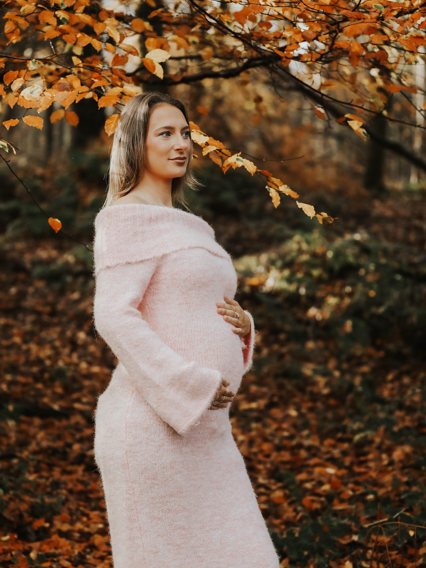 The beautiful Samantha & Reece will be welcoming their baby girl to the world in the New Year, without a doubt worth a journey to photograph her first pregnancy 🤍
We planned to meet while there was a tiny break in the rain; the autumnal light, colours and textures just hit different - my favourite time of the year without a doubt 🍂
Taken while on a little family break to Scotland, what a absolute privilege and cannot wait to meet your little girl, you guys will be fantastic parents 🫶🏻