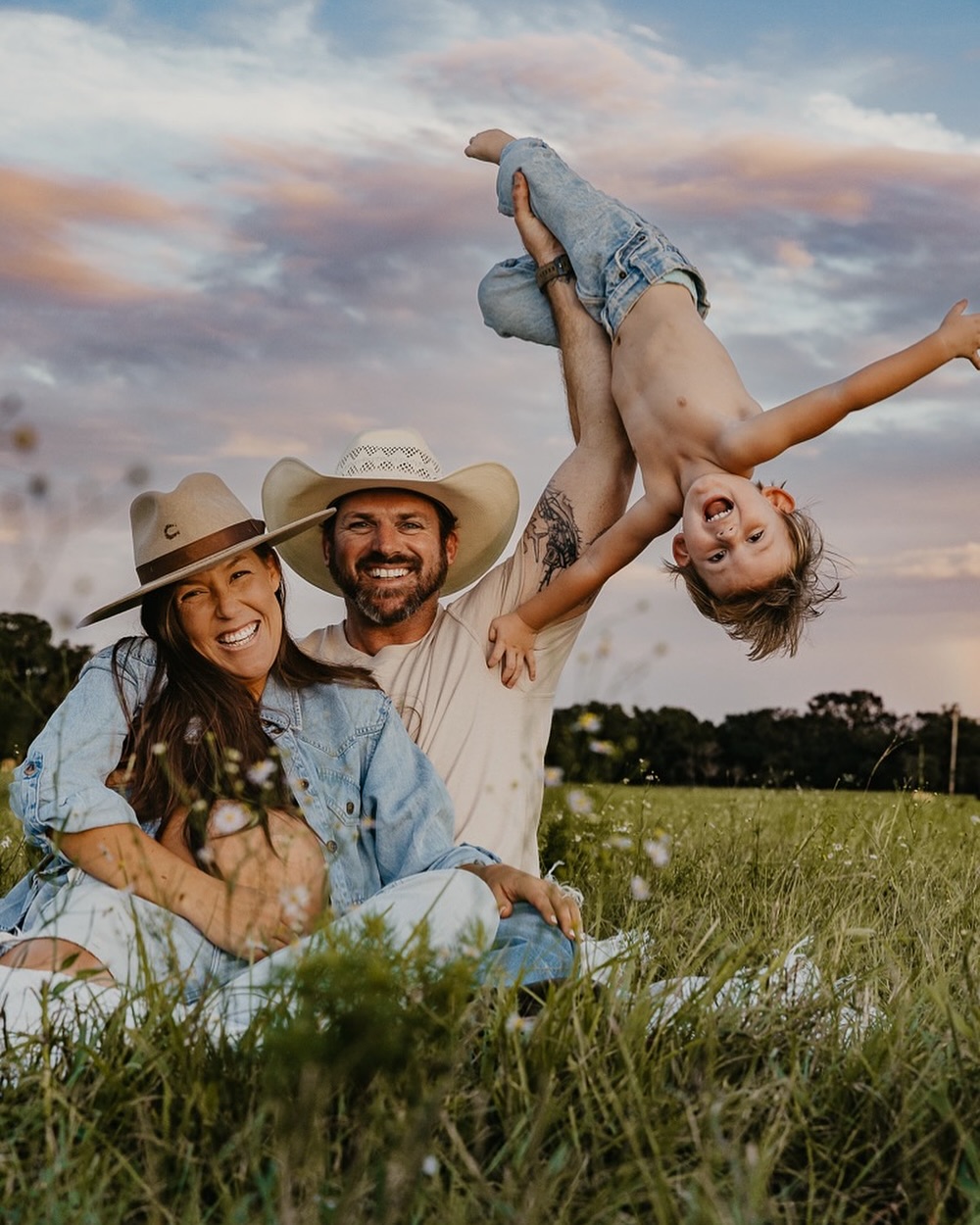 Pasture sunsets + baby belly + my boys = pure happiness. 💕
Counting down the moments ‘til our little cowgirl joins the crew!
📸 @mass_moto_media
+
+
+
+
+
+
+
#maternityphotoshoot #maternityphotography #pregnancyjourney #babygirl #babybump #toddlermomlife #boymom #girlmom #familyphotos #maternityinspo #maternityphoto #pregnancystyle
#pregnancylife
#thirdtrimester
#bumpdate
#expectingmom