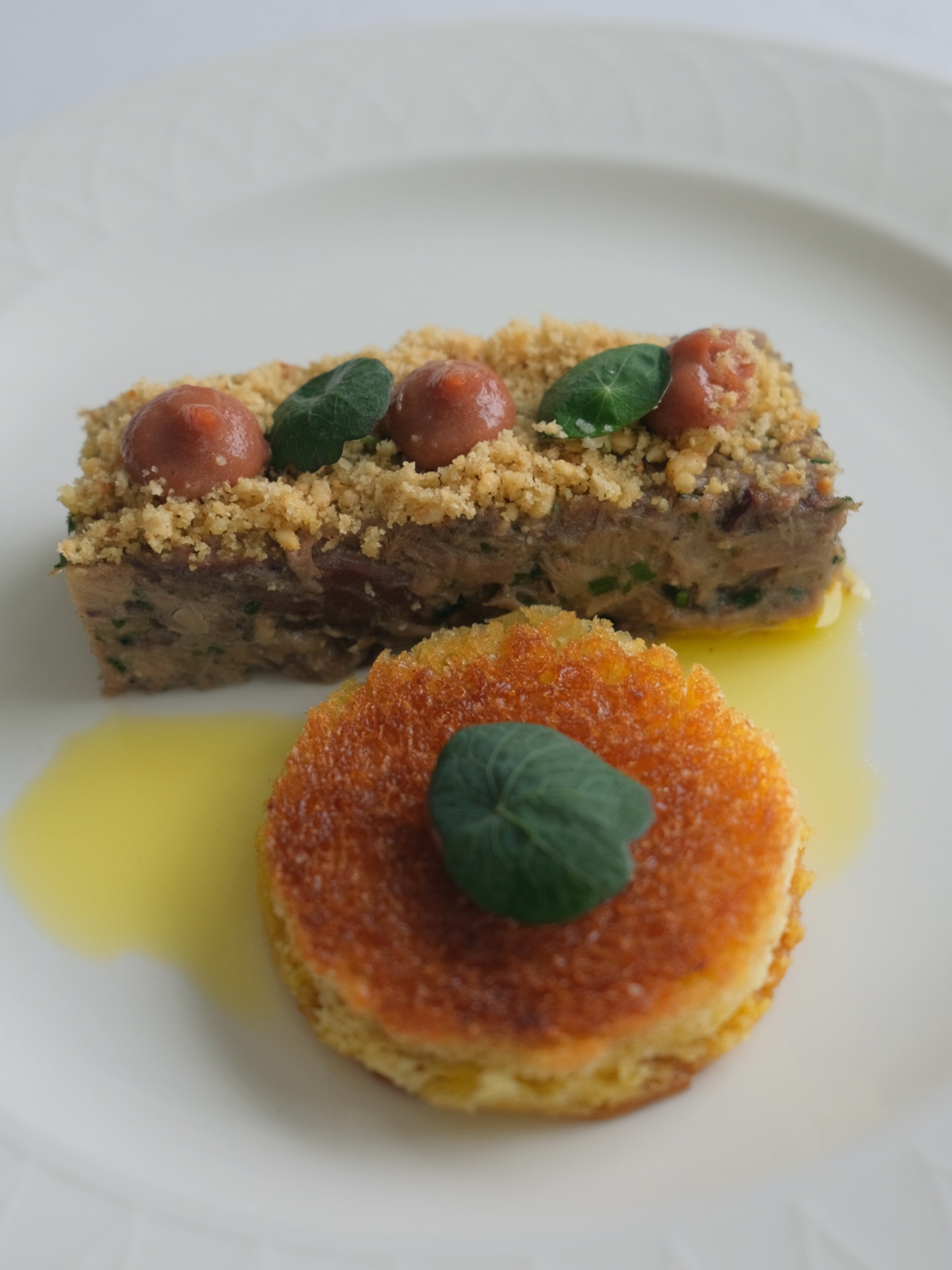 Duck leg terrine, brioche crostini, fig chutney gel and hazelnut crumb 🍁
Start your meal with layers of flavour, a touch of crunch and a hint of sweetness!
#autumn #cambridge #duck #weekend #restaurant
