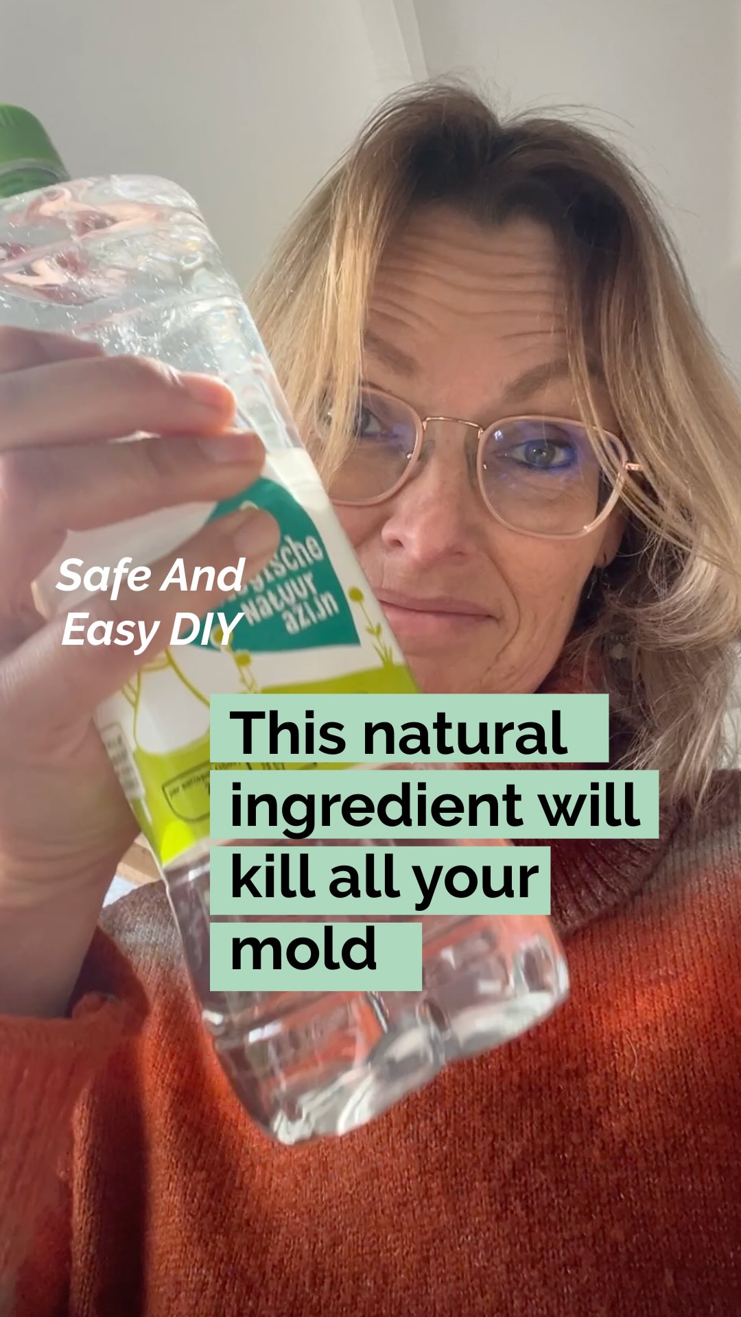 ā Donāt treat mold with chemicals!
Most store-bought mold removers contain harsh chemicals that offgass chlorine and carry alarming warning labels for a reason. Yes, theyāre potent - but do you really want to breathe those fumes in your home? The side effects can be just as concerning as the mold itself.
The problem with mold: āØLeft untreated, mold can cause respiratory issues, allergic reactions, headaches, asthma flare-ups, and other health problems. So yes, you need to remove it!āØ
The natural solution: āØVinegar is moldās natural enemy! It creates an acidic environment (pH 2-3) that kills most mold species without toxic fumes.
šMy go-to recipe:
* Equal parts white vinegar + water
* Spray directly on mold
* let sit 15 minutes
* wipe clean and dispose of the cloth/paper in a sealed plastic bag
āØā ļøDry mold releases spores into the air that can spread to other areas. Spray generously and keep the surface saturated while you work!
ā ļø Always wear gloves and a mask when cleaning mold to avoid breathing spores.
Other natural alternatives:
* Baking soda paste: Mix 1 tablespoon baking soda with 2-3 tablespoons water to form a paste. Apply to mold, scrub gently with a brush, rinse clean.
* Hydrogen peroxide 3%: Spray undiluted directly onto mold, let sit 10 minutes, then wipe clean. (No need to dilute!)
Easy, affordable, and safe for you and your family!
š Save or share if you think this can help a friend (super nice if you do) š«¶
š Follow@helloherbal.world for tips and DIYS for non-toxic living, natural care and herbal remedies
#moldremoval #nontoxicliving #naturalcleaning #healthyhome #mold #blackmold #moldhack #naturalremedied #moldspray #naturalmoldspray #foryoupage
