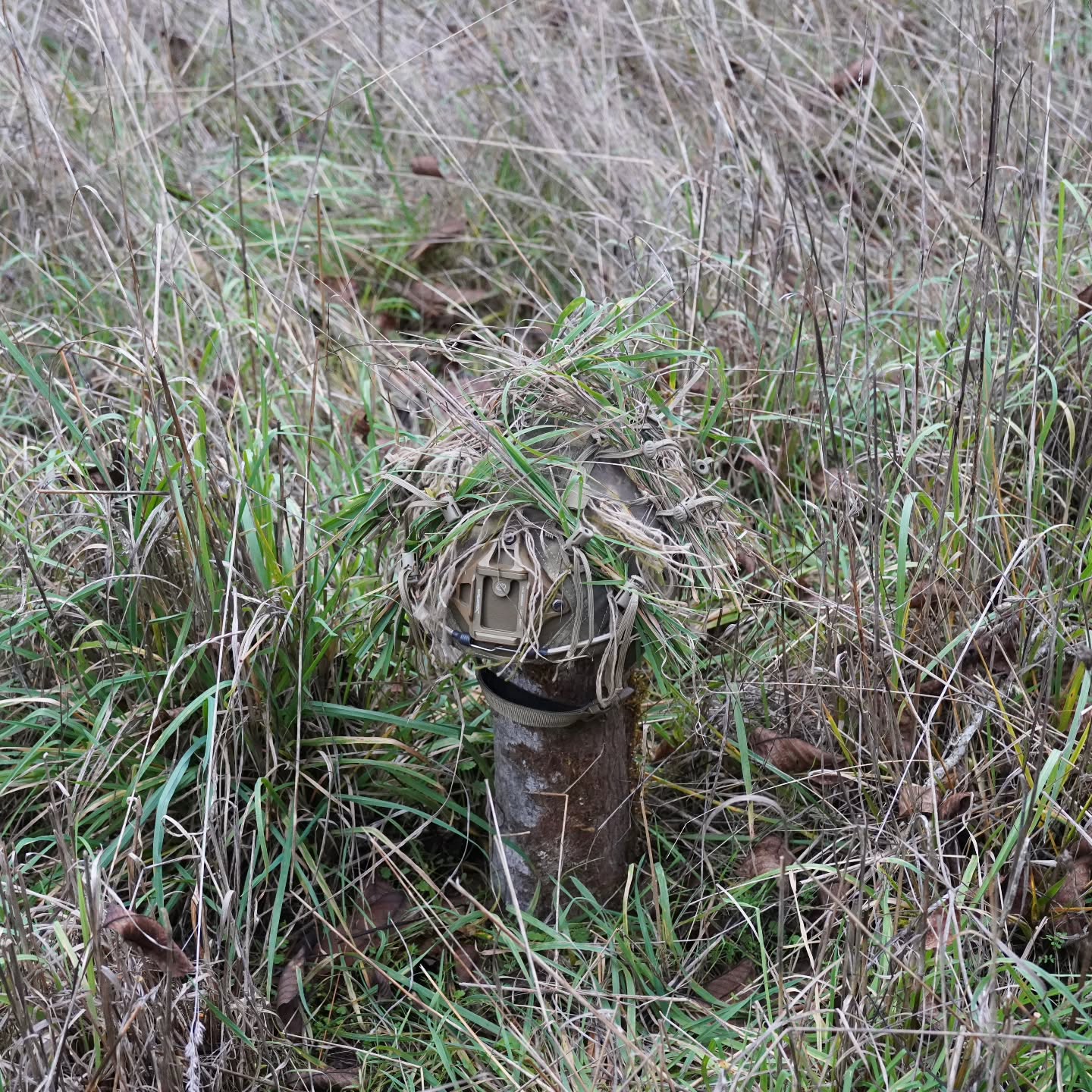 StalkLand Legacy Recce Helmet Cover
Designed to offer the end-user a Ghillie quality concealment solution for their ballistic helmet, the Recce Helmet Cover features:
+ Compatibility with ECH, ACH, IHPS, and Ops-Core Fast high-cut ballistic helmet systems.
+ Para-cord Grid-lattice and qty. 12 Veg-Tie-Cords w/Cord Locks to attach and hold natural foliage in position.
+ Velcro top loop for attachment of IFF capabilities
+ Velcro rear loop section for attachment of Night vision battery packs
+ Allows access to night vision mounts and rail accessories
+ Stretch adjustable fit via Velcro One-Wrap mounting ensures cover remains in place during free fall or rotary-wing high-wind operations.
+57/43 NyCo Extreme IHWCU textile produced by Brookwood Rolled Goods exclusively for Sniper Dynamics.
@tacticalconcealment @mmitextiles @brookwoodcompanies