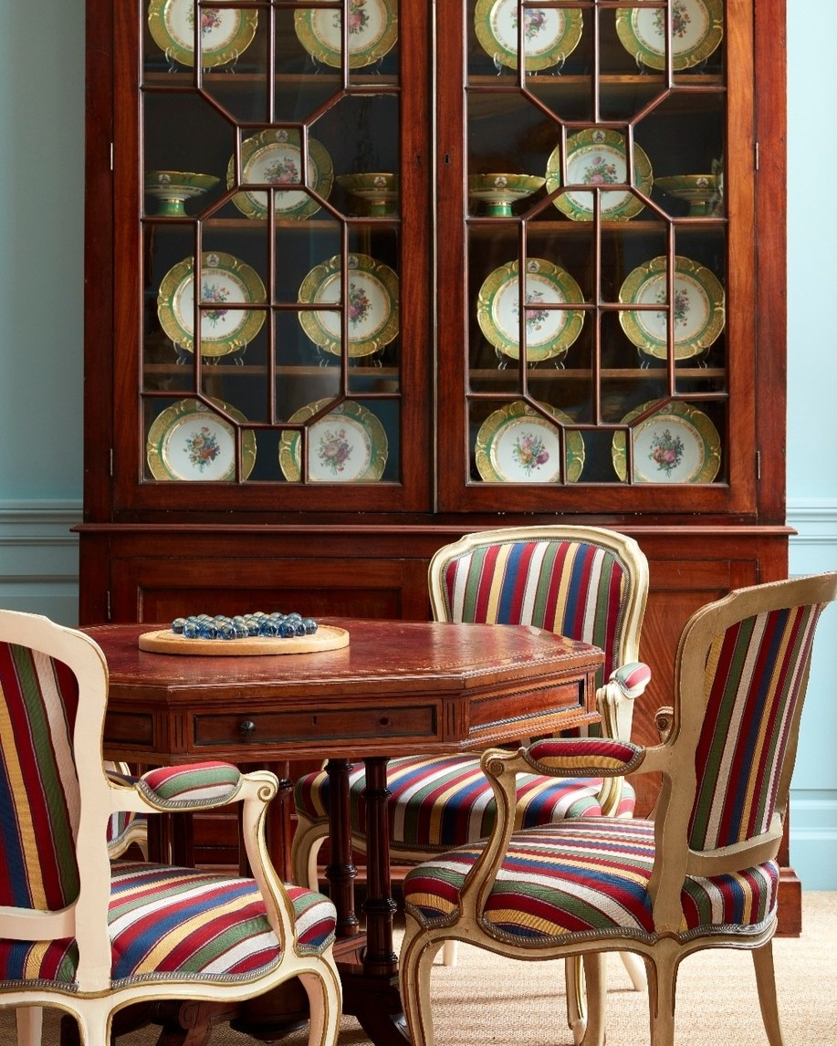 Our Games Table is ready for anything your group throws at it. Whether you're planning a sophisticated, strategy-focused Bridge tournament ♠️, a lively, cash-on-the-line round of Poker ♦️, or simply a quick game of Rummy or Blackjack, this is the perfect corner for friendly competition.
Who's dealing?!