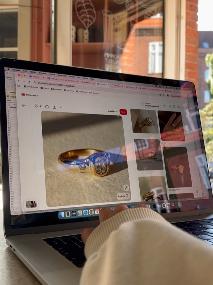 A little bit of everything from the past few months ❤️
It’s officially November at November 🍂🍁
#smykker #handmade #jewellery #smallbusiness #perler #copenhagen