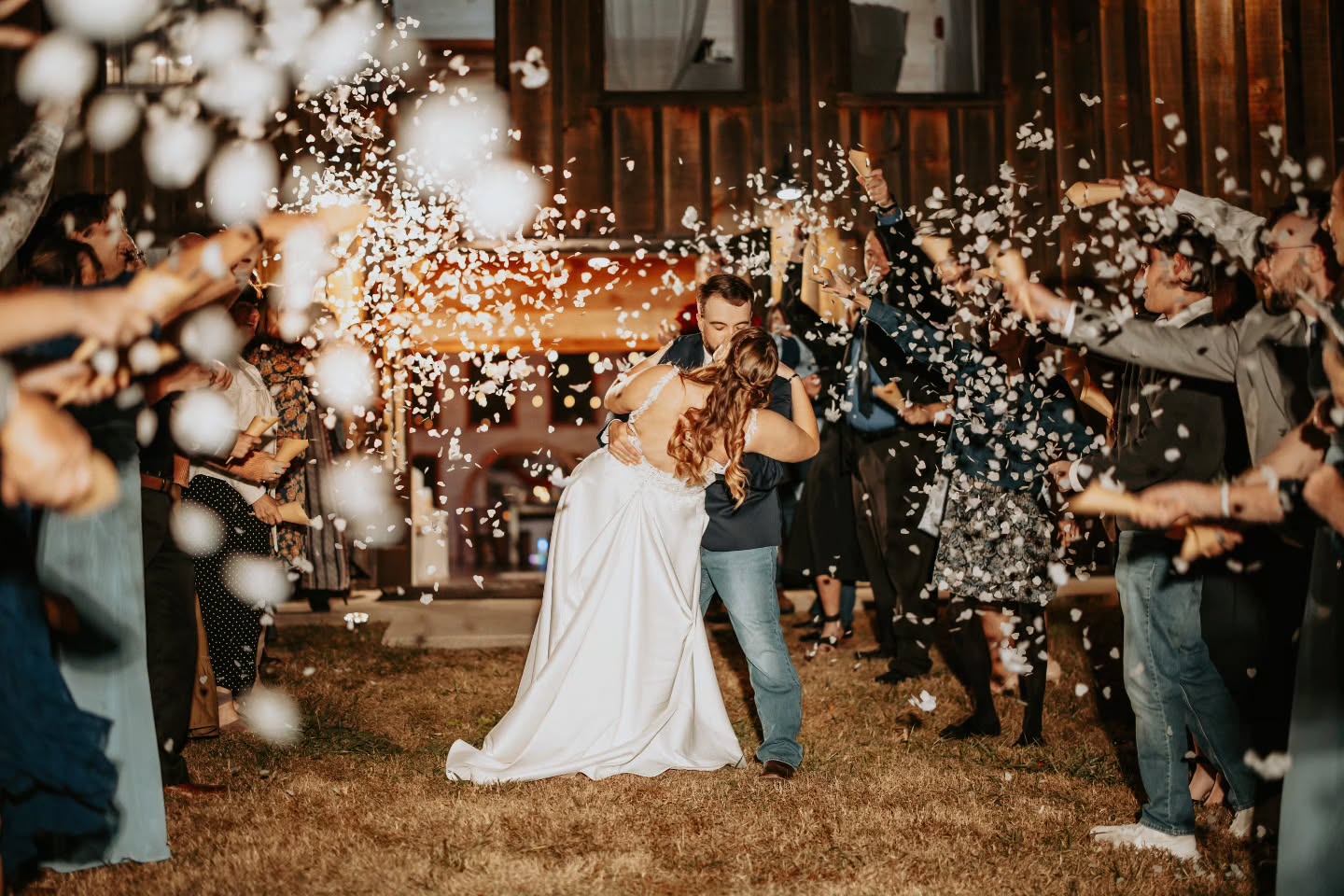 A Petals exit!!! Yes please! 😍
@asleepnow @thesayrah
#fyp #weddingexit