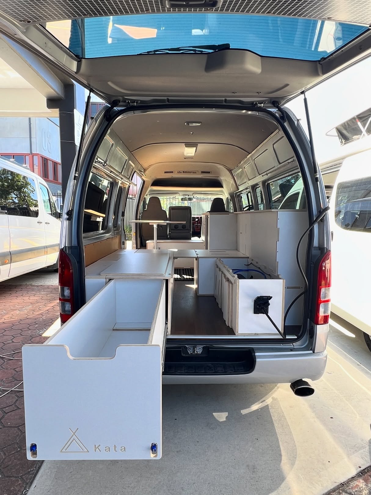 Hiace SLWB ✅
Custom fit out
Outdoor shower
#katahiace