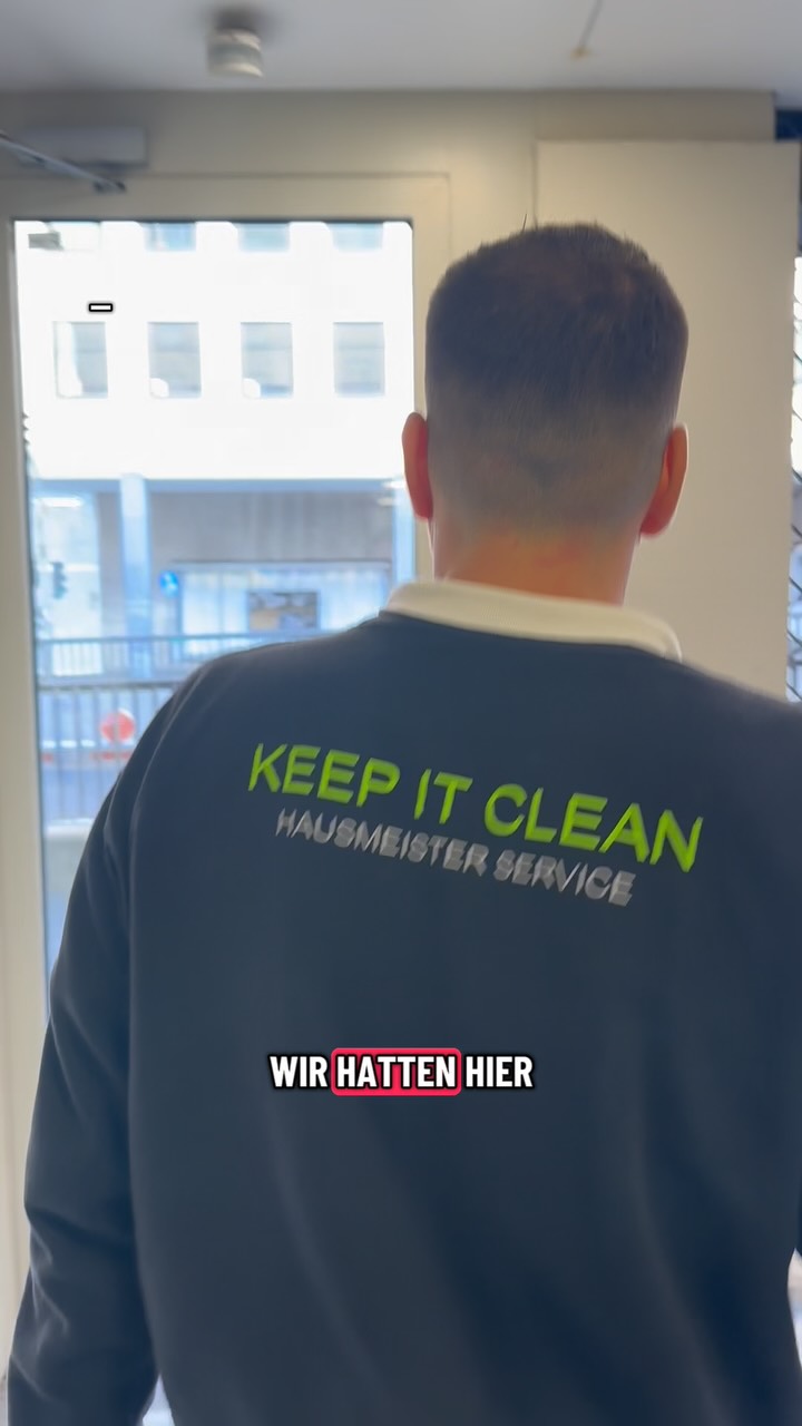 Panikschloss mit Defekt? 🔓 Kein Problem.
Wir bauen ein Übergangsschloss ein, bis das neue da ist.#keepitclean #immobilien #hausmeisterservice #handwerk #reinigung