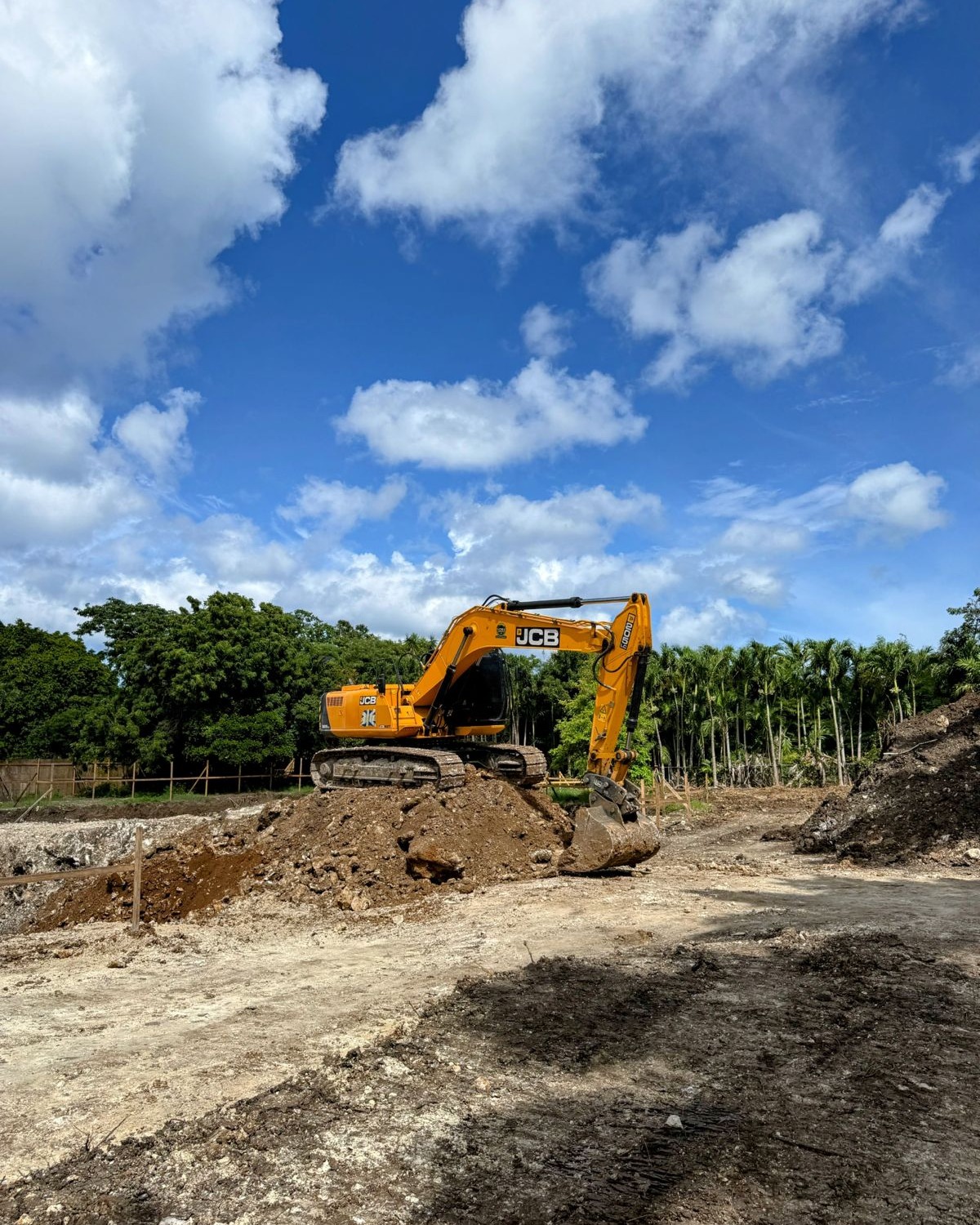 Digging in! New project under way 🦺🚧
📷: @jeremyrgunn
#architecture
#construction
#design
#barbadosarchitecture
