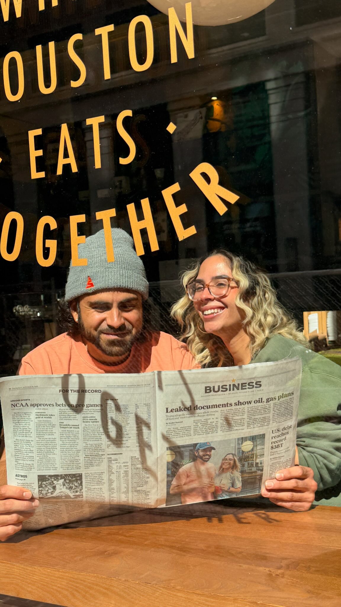 We are back at @urbanharvesthouston this Saturday after two weeks & we can’t wait to see you!
Our farmer’s market locations are great to taste all of our blends, ask questions about the benefits and the thought behind each recipe and find your favorite. 🥬
You’d be surprised to find out that beet or green juices are not only good for you but can also taste good. 😉
Follow the link in bio to see all of our farmers market locations. 🥕
#houstonjuice #houstonjuicebar #downtownhouston #riveroakshouston #houstonheights #htx #houstonsmallbusiness #eatrealfood