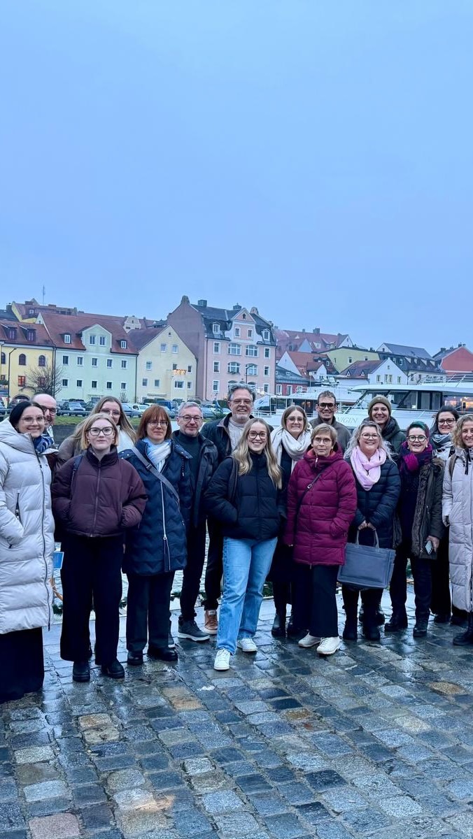 ✨Weihnachtsfeier 2025✨
Gestern ging’s für uns nach Regensburg auf die Kristallflotte.
Mit einem richtig leckeren Buffet, guter Stimmung und einer schönen Aussicht auf die Donau🎄🚢💫
#bauroptik#weihnachtsfeier#weihnachten#arbeit#regensburgchristallflottebrillehörgerät