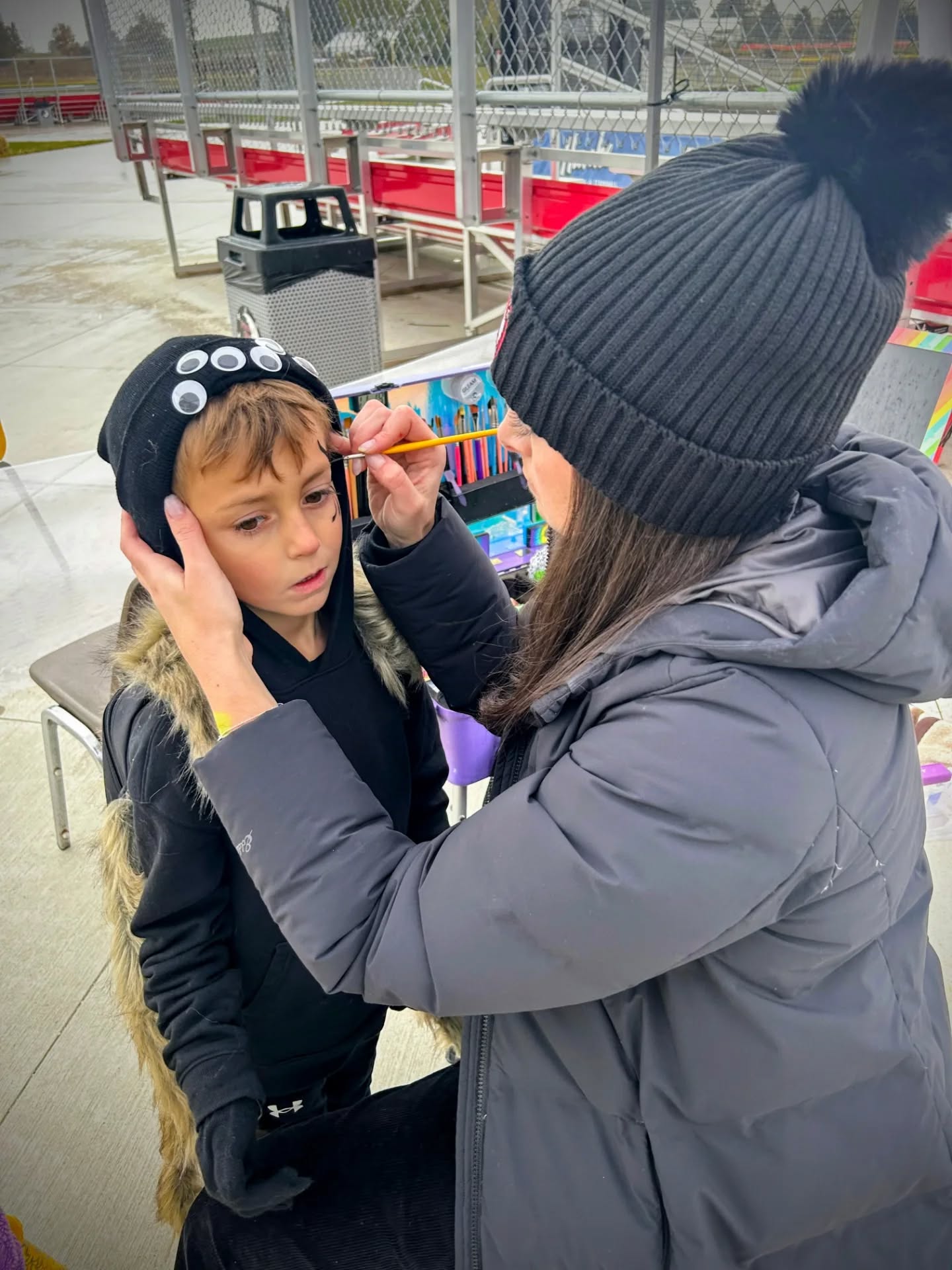 โจ๐ธ FACEPAINT IN ACTION ๐ธโจ
Caught mid-paint at Trail of Treats โ spooky smiles, rainy skies, and so much joy! ๐ท๏ธ๐งก
Itโs messy, magical, and my absolute favorite kind of work โจ
#ColorPopFacepaint #FacePainterLife #WIEvents #HalloweenVibes #TrailOfTreats