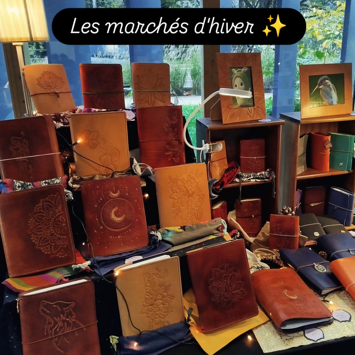 La saison des marchés de fin d'année a commencé !
#cuir #artisanatfrançais #cadeaucuir #lyonfrance #faitmain #repoussagecuir