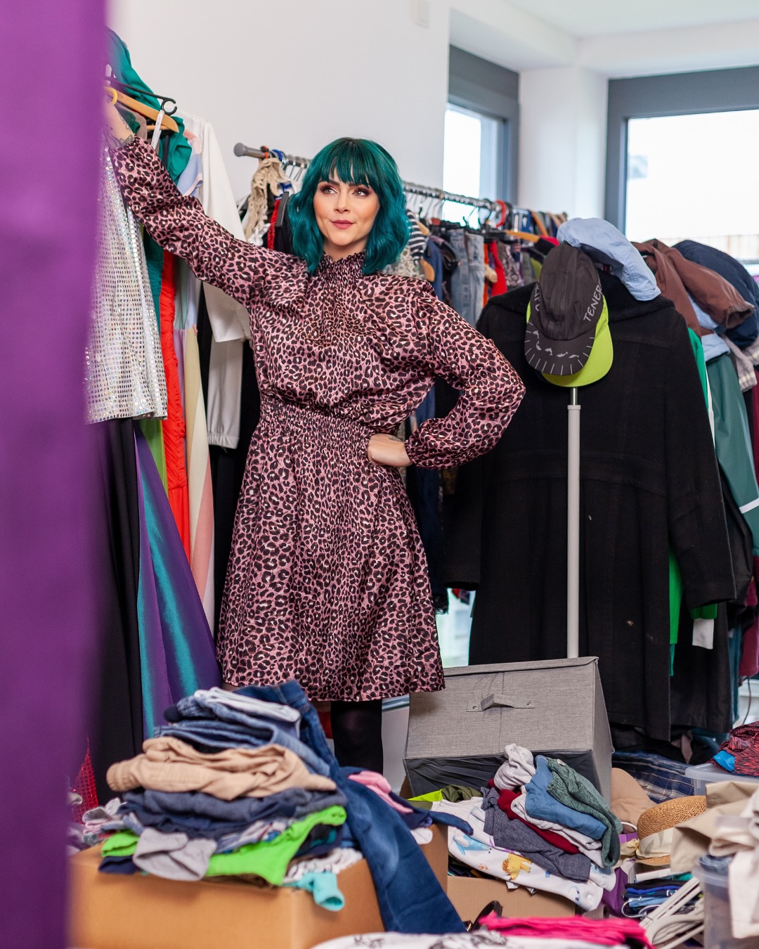 👻 DEIN HALLOWEEN DEAL ENDET HEUTE!
Auf diesen Bildern siehst du Isabella @thehomehabit bei einem echten Organizing-Projekt – mitten im Wandel vom Chaos zur Klarheit.
Und weil Ordnung manchmal ein bisschen Zauberei ist, haben wir ein Halloween-Special für dich! 👻
Unser beliebtes E-Book „Kleiderschrank“ gibt’s noch bis heute, 23:59 Uhr für nur 49 € statt 89 €!
🛒 Jetzt sichern unter: akademiederordnung.de/kleiderschrank
💬 Code: SPOOKY
Ordnung ist kein Ziel. Sie ist ein Weg.
Und wenn du Systeme findest, die zu dir passen, entsteht echte Veränderung, nachhaltig und mit Leichtigkeit.
👉 Willst du lernen, wie du Menschen genau dabei begleitest?
Dann starte jetzt deine Ausbildung zur zertifizierten Ordnungscoach:in bei der Akademie der Ordnung:
www.akademiederordnung.de/ausbildung
#ordnungscoach #studyretreat #retreat #ausbildung #ausbildungonline #business #neuerjob #selbstverwirklichung #mehrordnungimleben #ordnungimalltag #zuhauseorganisieren #ordnungsliebe #homeorganizer #declutteringtips #aufräumenmitsystem #womenempowerment #ebook #halloweensale