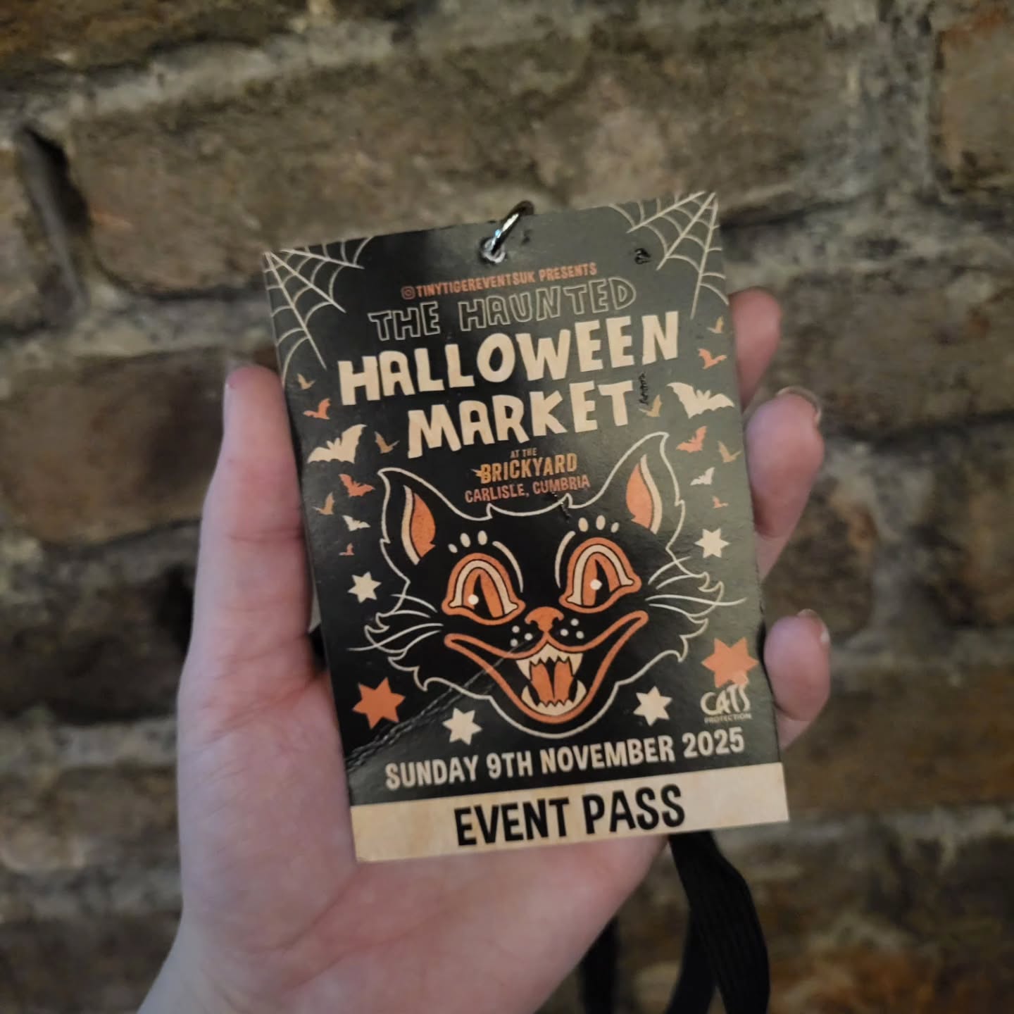 We had such an amazing time with @tinytigereventsuk at their Halloween market 🎃
So grateful to everyone who bought something and we pretty much sold out 😭
So excited to see what else they manage to pull off 🖤