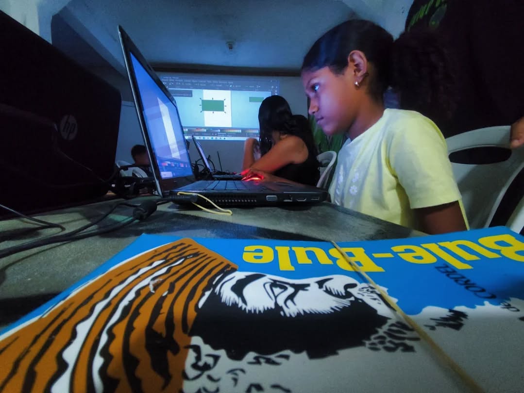 @adiantodigital e a formação em Design @mermazarea hoje fazem parte da nosso programação fixa assim como a escola de grafitti da biblioteca o @alastracultura , pra cima!
📸 @biel_silva666