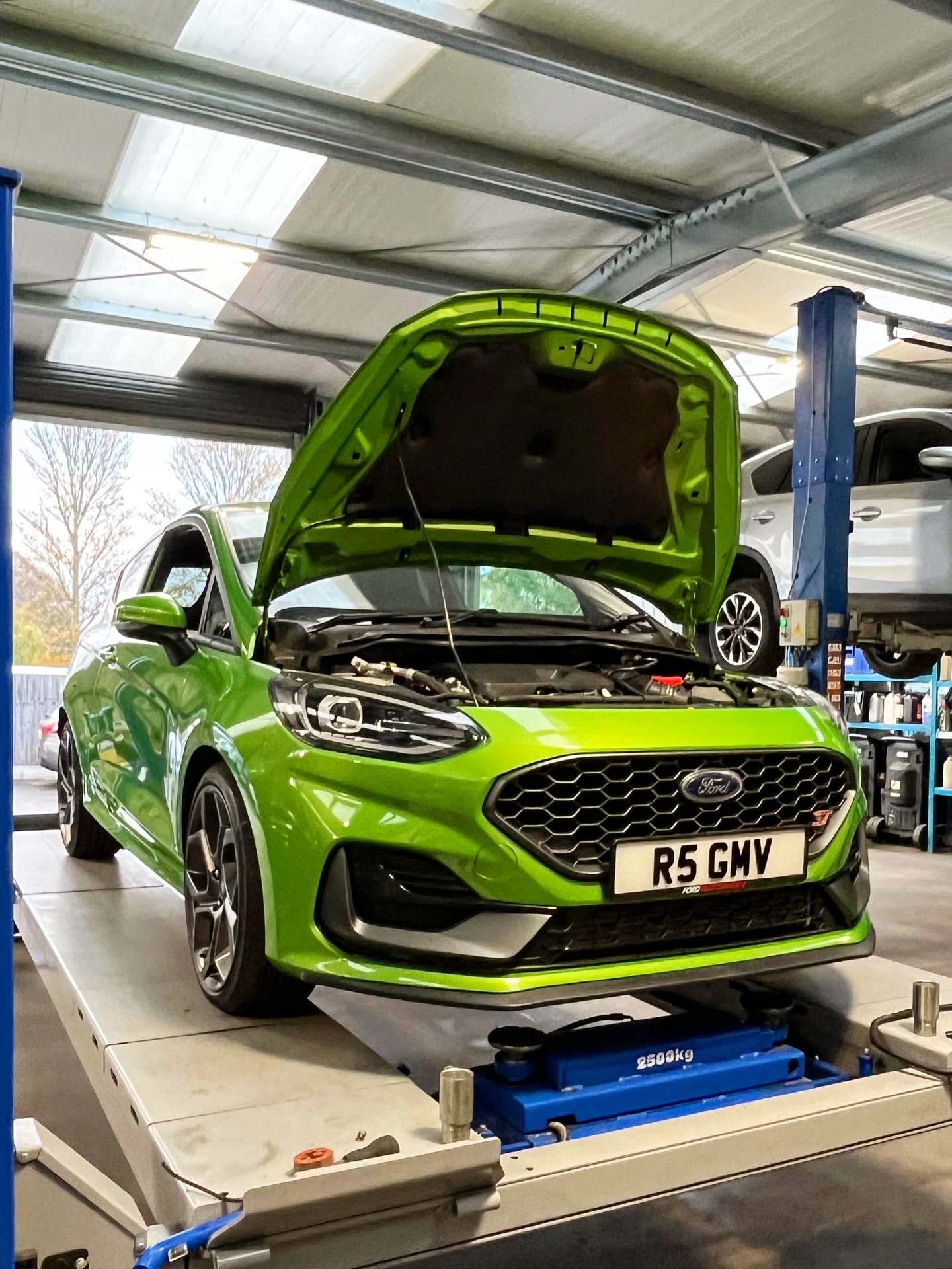 Lowered, Cooled, and Locked Down. 🔥
This Fiesta MK8 ST is getting the full treatment:
▪️ Eibach Redline Springs
▪️ Airtec Stage 1 Intercooler
▪️ Airtec Torque Link
Transforming great into exceptional. The perfect daily driver upgrades are in! 🚗
#FiestaST #FordFiestaST #Mk8Fiesta #HotHatch #CarMods #Eibach #Airtec #Intercooler #Stage1Tune #Lowered #Stance #OCMotorsport #CarMechanic #PerformanceParts