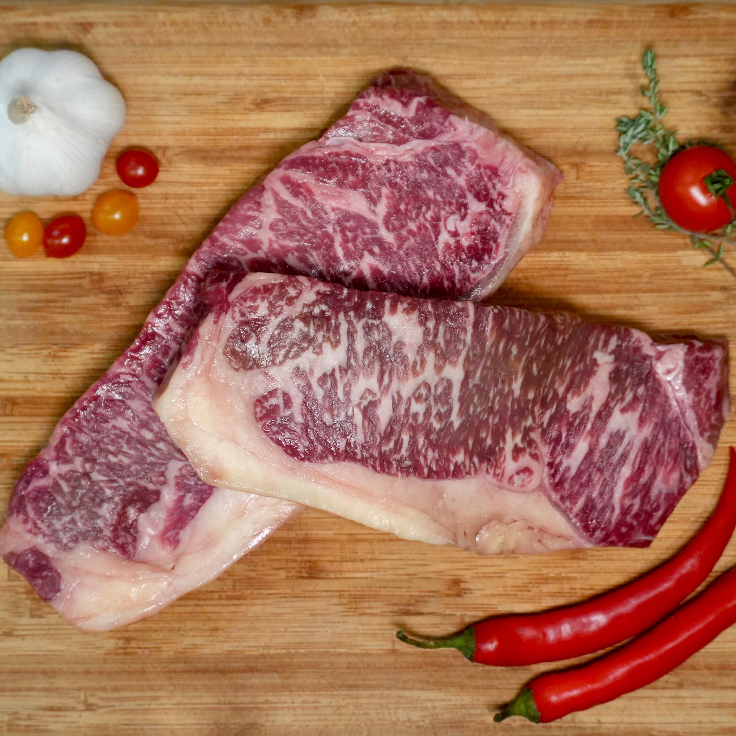 Heute wieder frisch eingetroffen: Wagyu Fleisch von @oste_wagyu , unter anderem Rouladen, Bürgermeisterstück und diese wunderschönen Rumpsteaks mit einem hervorragenden Beef Marbling Score von 7-9.
Nur solange der Vorrat reicht!
#wagyu #wagyubeef #gourmet #fleisch #steak #pier6