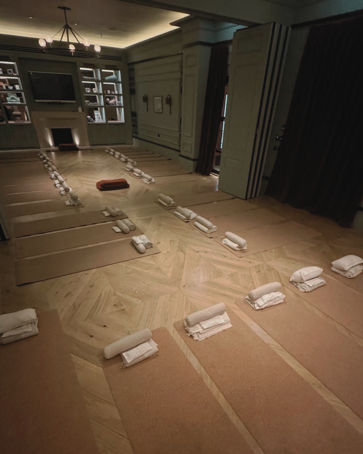 What a weekend! I feel like the team have been zipping across London nonstop — and it’s been such an adventure!
Huge gratitude to our brilliant practitioners for everything they’ve poured in, and to our beautiful community for showing up with such heart all weekend
Some standout moments that we can share:
@thesecretinspirer back with us for tarot at a new members’ club + hotel’s Halloween event
Our Samhain Ceremony at @hartshoreditch with @phoebewintersound + @yogi_lyd — so special to reconnect with so many from our RSA collab
Fire + Alchemy x @theunmaskedman at The Ned for a men’s circle honouring Men’s Health Awareness Month — thank you @kieronpollitt + @alexandercottle
A sound healing with one of our lovely corporate clients with the amazing @bellaavahealing at @convene
A full heart, tired feet, and deep gratitude as we step into the new week.
Next up: @kate.fleur.young Full Moon Ceremony on Wednesday night @hartshoreditch