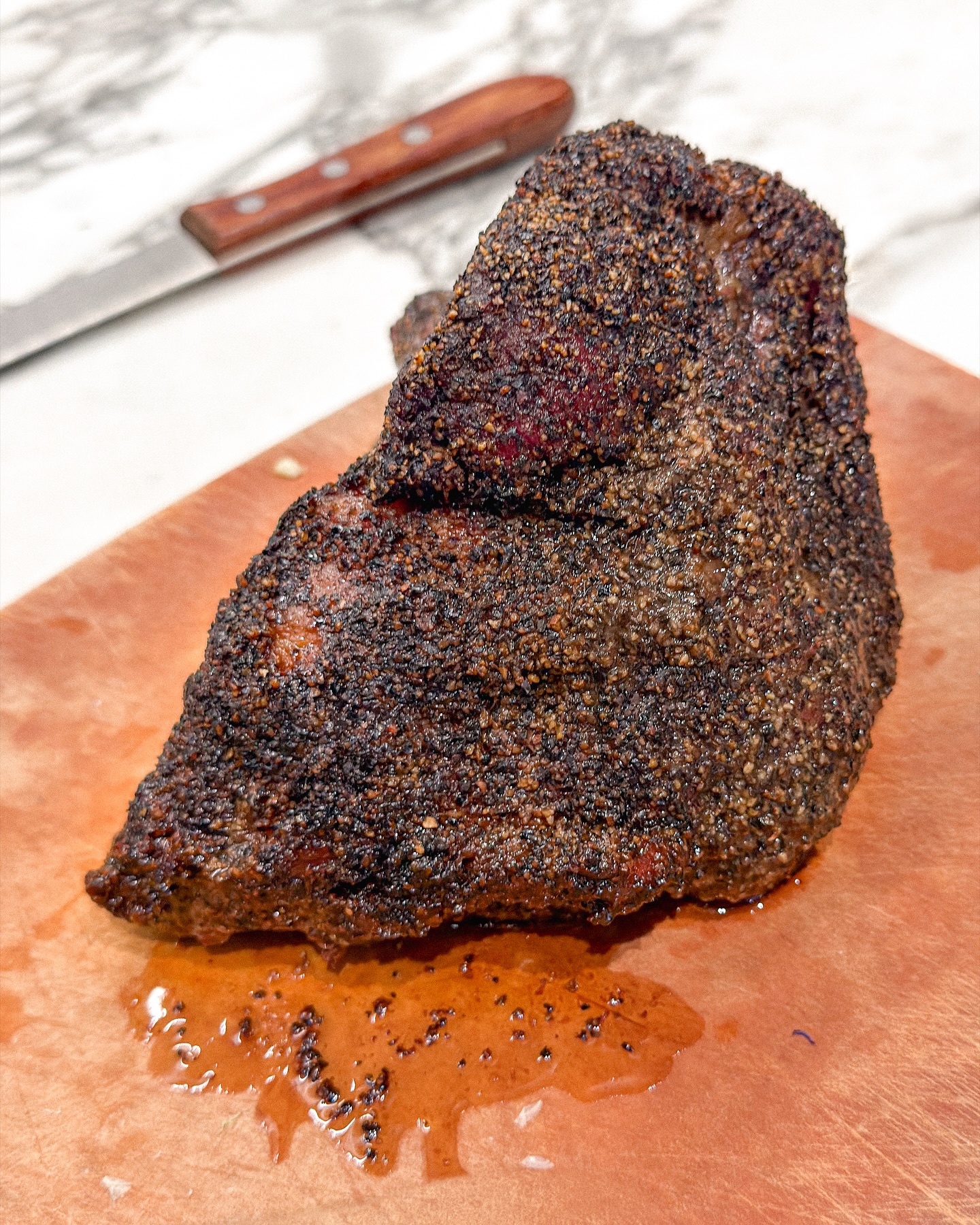 When I first moved to the US, some people questioned if I could cook “American food.” I didn’t argue. I just kept cooking.
Texas-style Brisket (from @autonomy_farms on @biggreenegg ) • Jalapeño Cheddar Biscuits • House-made Baked Beans • Sweet Corn topped with @chefjeremyfox Calabrian butter Recipe • Purple Cabbage Slaw • Pickled Cucumbers & Jalapeños
#PrivateChef #Brisket #texasbbq #fromscratchcooking #foodstory