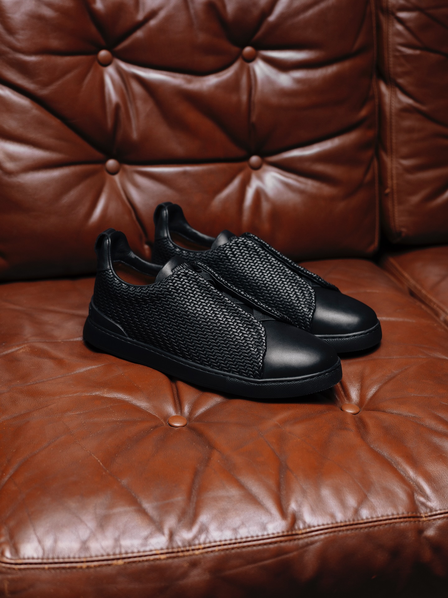 100 із 100 у світі стриманої розкоші.
_________________________
Глибокий чорний колір, м’яка шкіра та фактурне плетіння створюють відчуття спокійної впевненості. Це взуття про людей, які не кричать про свій стиль — вони ним володіють.
📌 У НАЯВНОСТІ
📍М. КИЇВ ВУЛ. АНТОНОВИЧА 125В
⏰ 11:00-19:00
https://www.zeon-shop.net
__________________________
У пошуках чогось особливого? Надсилай фото – знайдемо для тебе бажану модель! 🕵️♀️