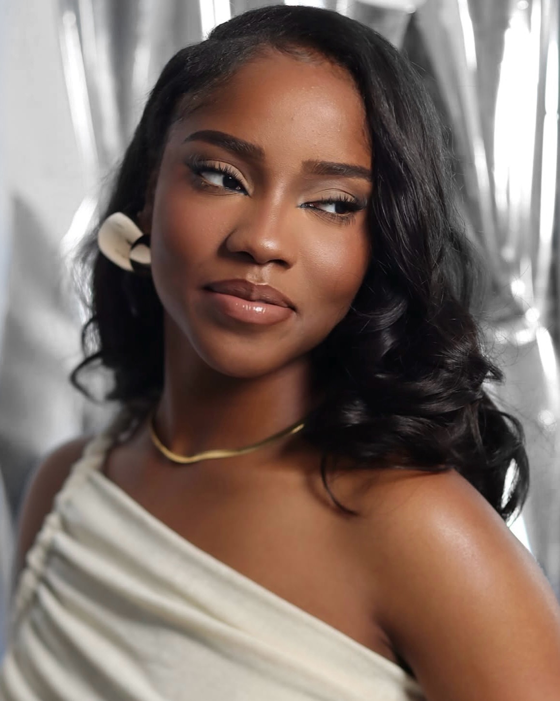 Been an absolute wreck of a week so I have no exciting content to post. So here’s a little compilation of looks using the best dang fall cream blush - Exothermic from our Toasted Collection.
A rich rosy brown that sheers out beautifully on lighter skin, it’s always a fan fave for the cooler months. Including a look @lionel_makeup did on Kentiyah in the first slide.
Often a go to for those with olive undertones who want an approachable “brown” that won’t pull excessively warm or orange on the cheeks. Or if you want a blush that can define the cheeks while adding a flush of colour? This is the one!
Also including a photo of a lighter version of Exothermic I attempted a while back. Aimed for a lightly spiced rosy browny beige. Enjoyed it, but wasn’t in *the design mood* so I just snapped a pic and never really looked back on it lol. Lemme know what you think in the comments though 😇🌿🌿🌿
Ps. Moment for the song choice? This is SO a blush Hils would’ve worn during her Dignity era!
#creamblush #blush #indiemakeup #indiebeauty