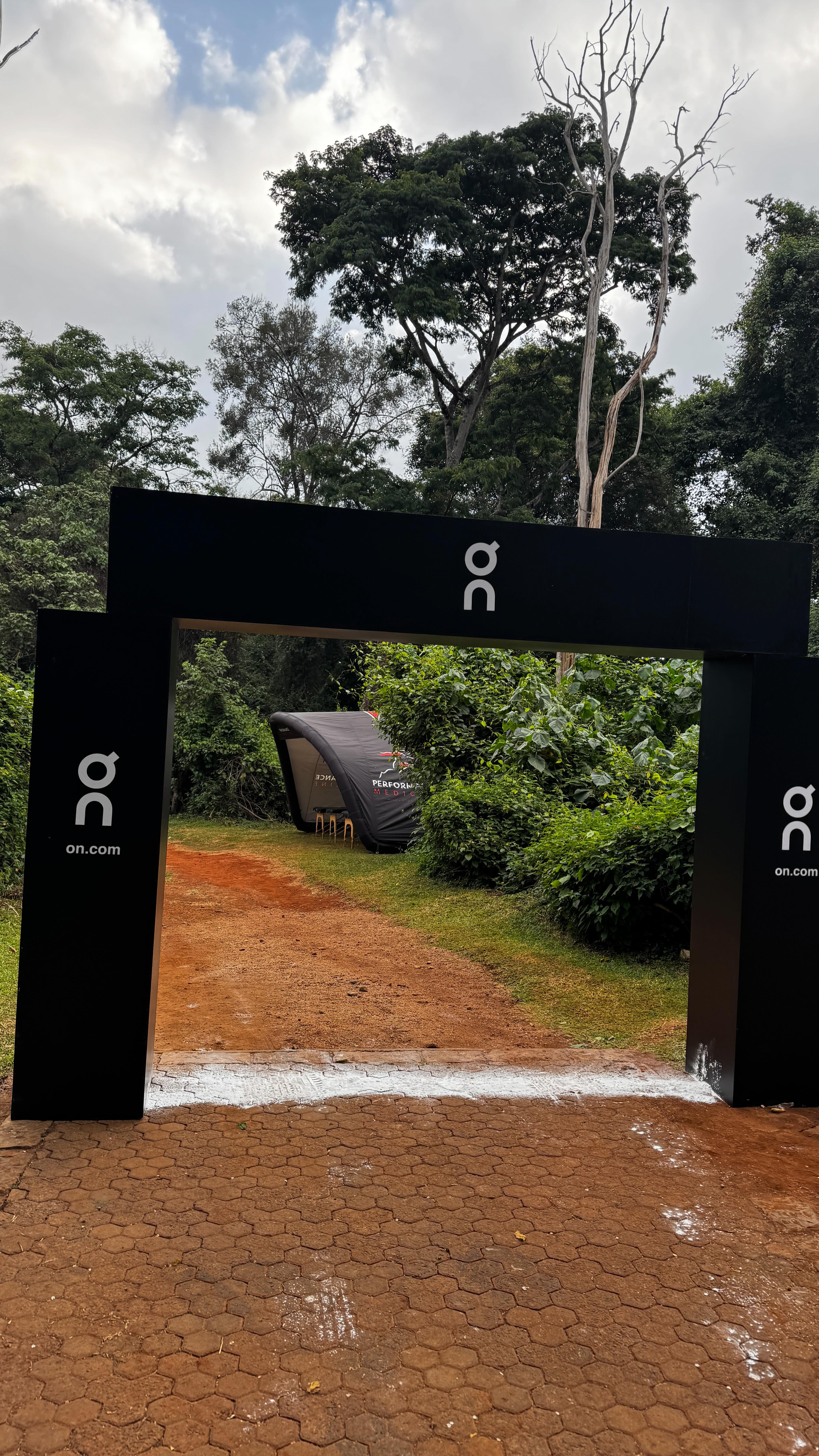 What an amazing weekend working alongside the incredible team at @werunnairobi and @on during their Windsor launch with @runbeyondke . Grateful for the energy, passion, and community spirit. Excited to be part of this journey ahead!
#werunnairobi #wellnesswarriors #healinghands #nairobirunclub #onrunning #runningphysio #runbeyond #nairobifitness #runningkenya #performancemedicine